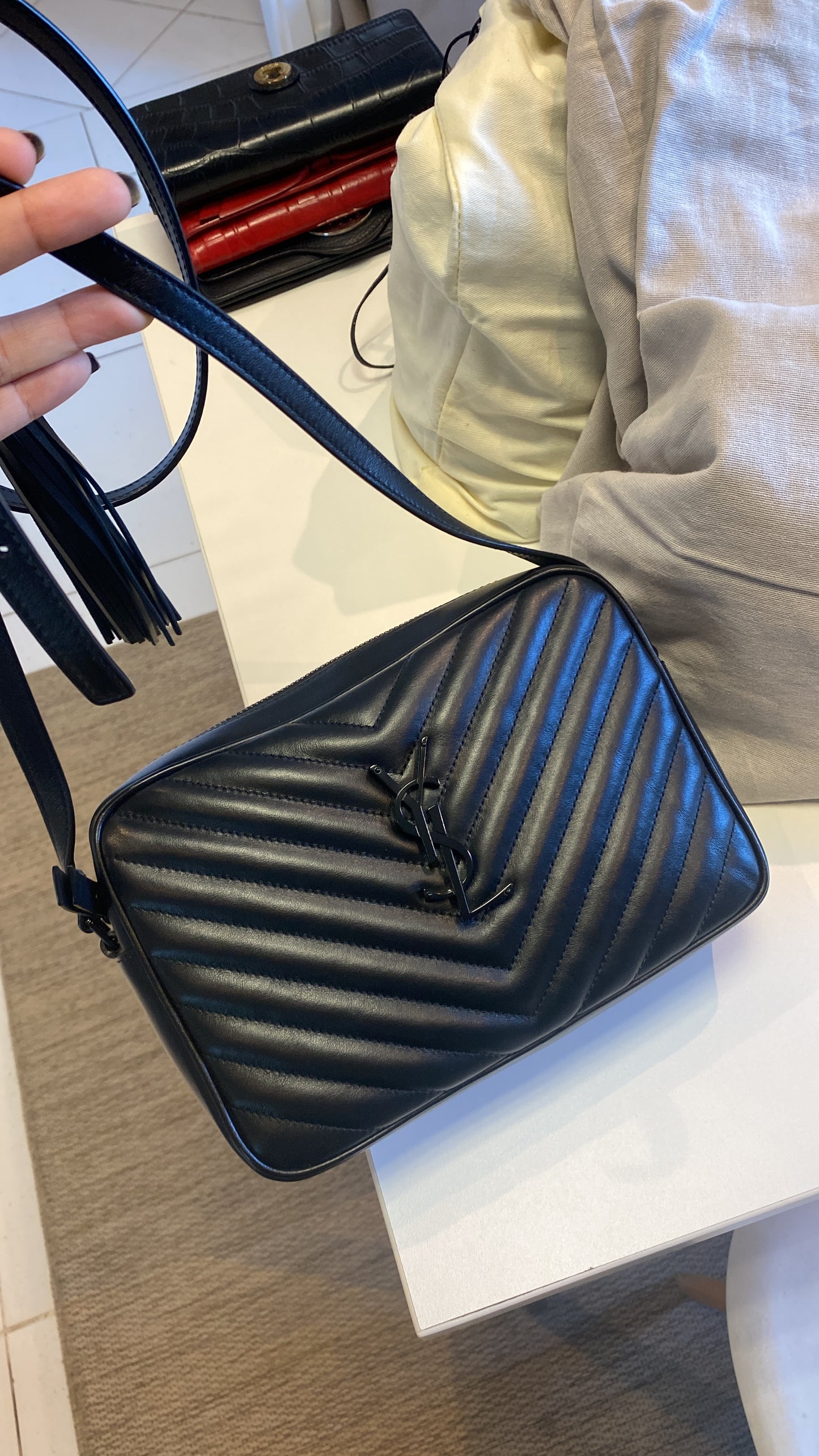 Bandolera Negra Yves Saint Laurent Lou