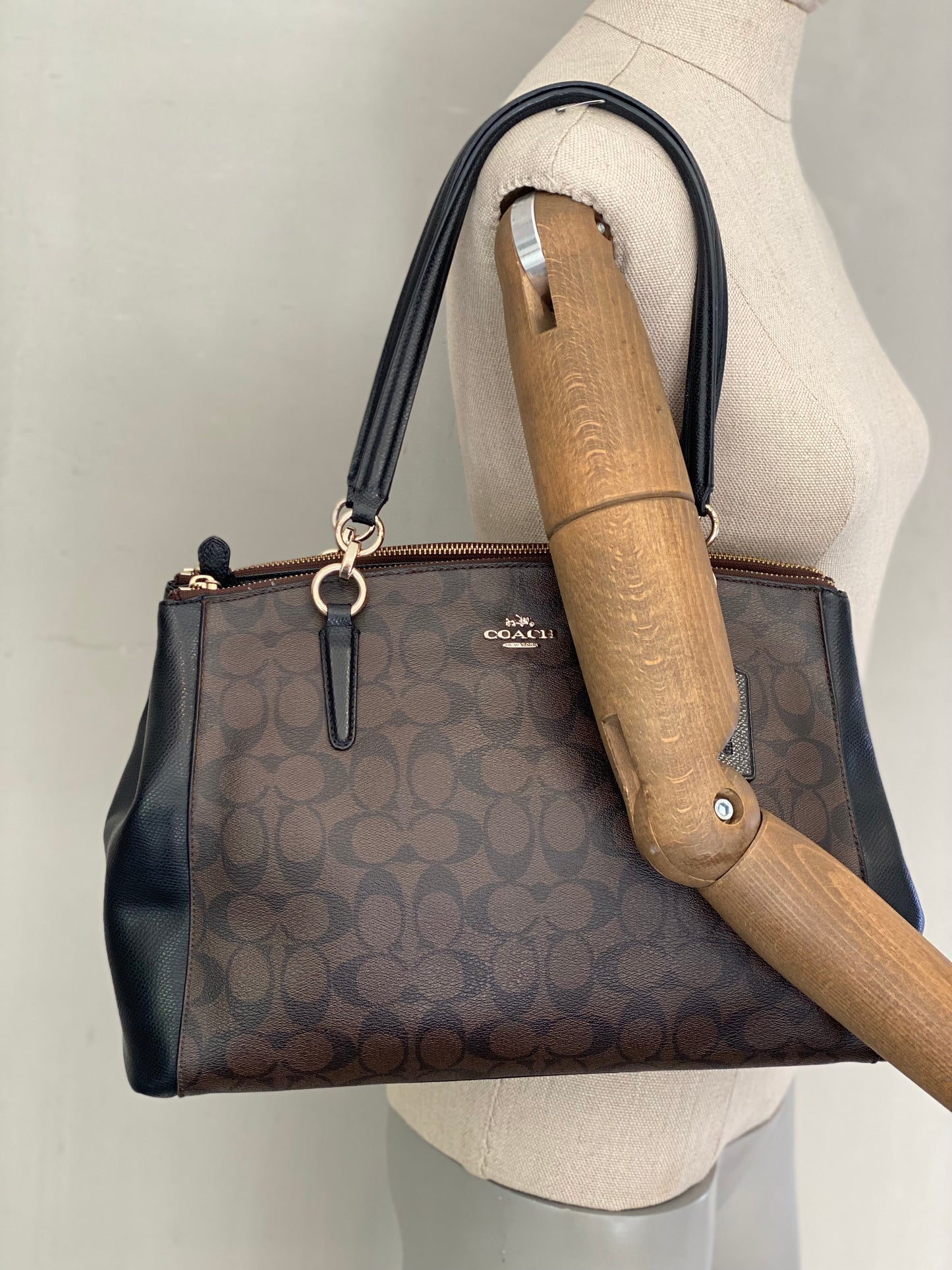 Cartera Coach Christie Monogram