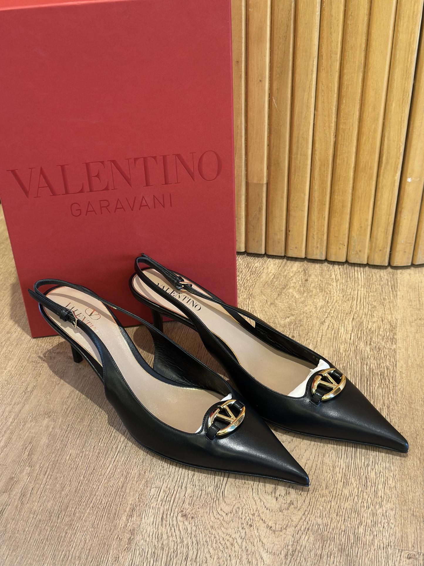 Sandalias Negras Valentino V Logo The Bold Edition (39.5)