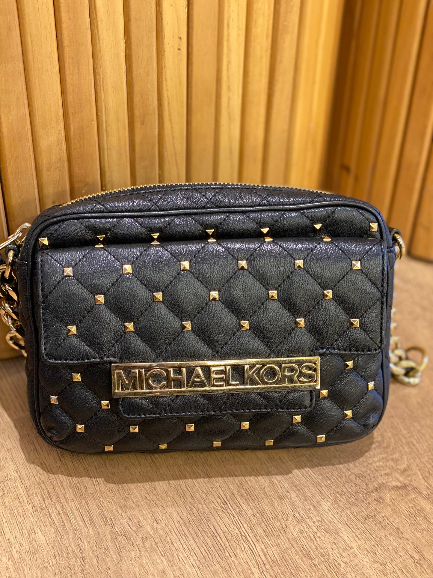 ⁠Bandolera Acolchada Michael Kors Negra