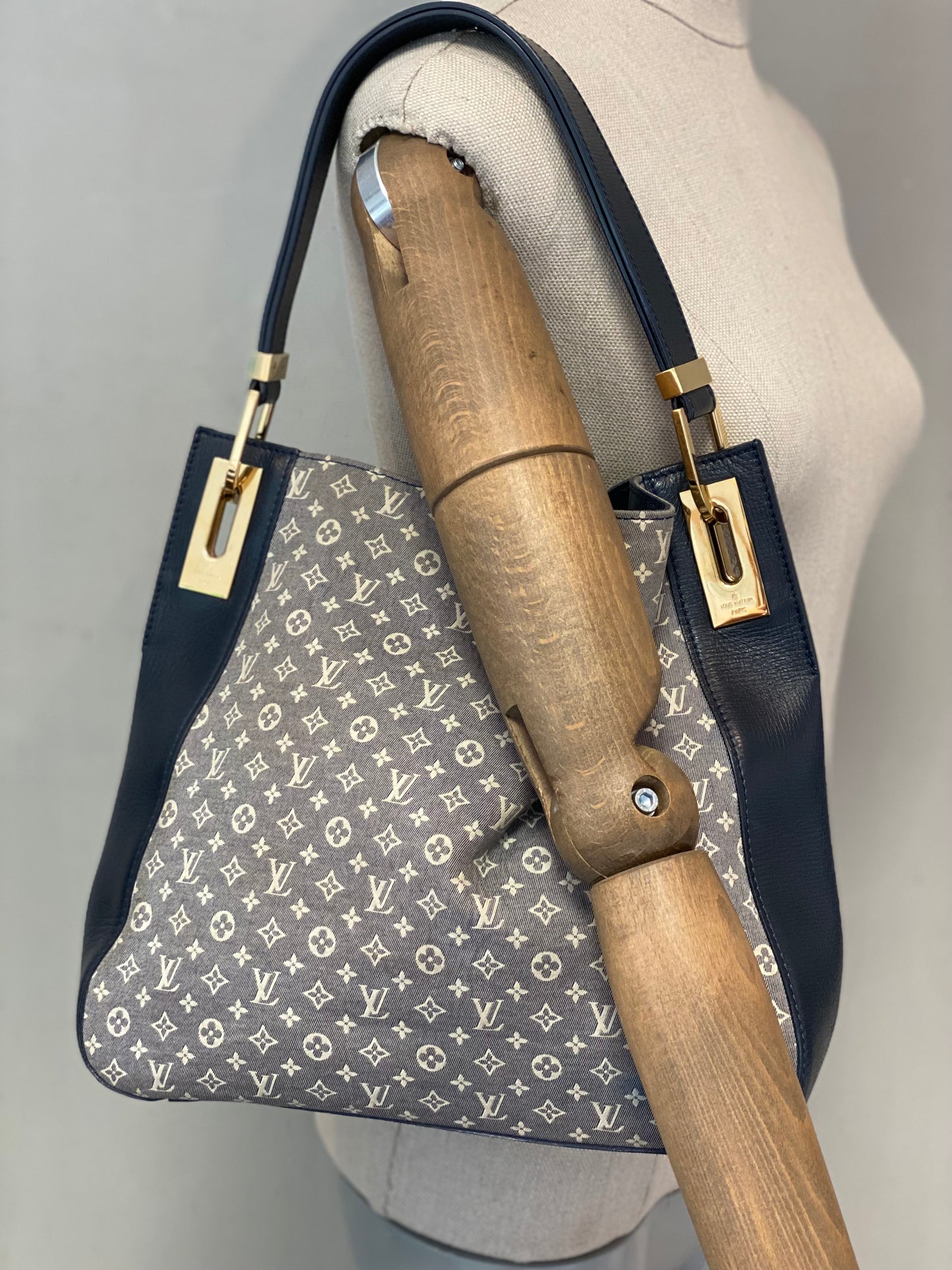 ⁠Cartera Louis Vuitton Idylle Rendez Vous Encre Monogram MM