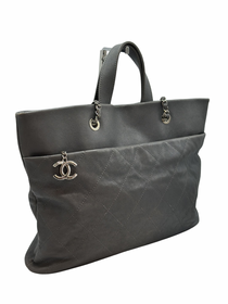 Cartera Chanel Timeless CC Charm Tote Bag