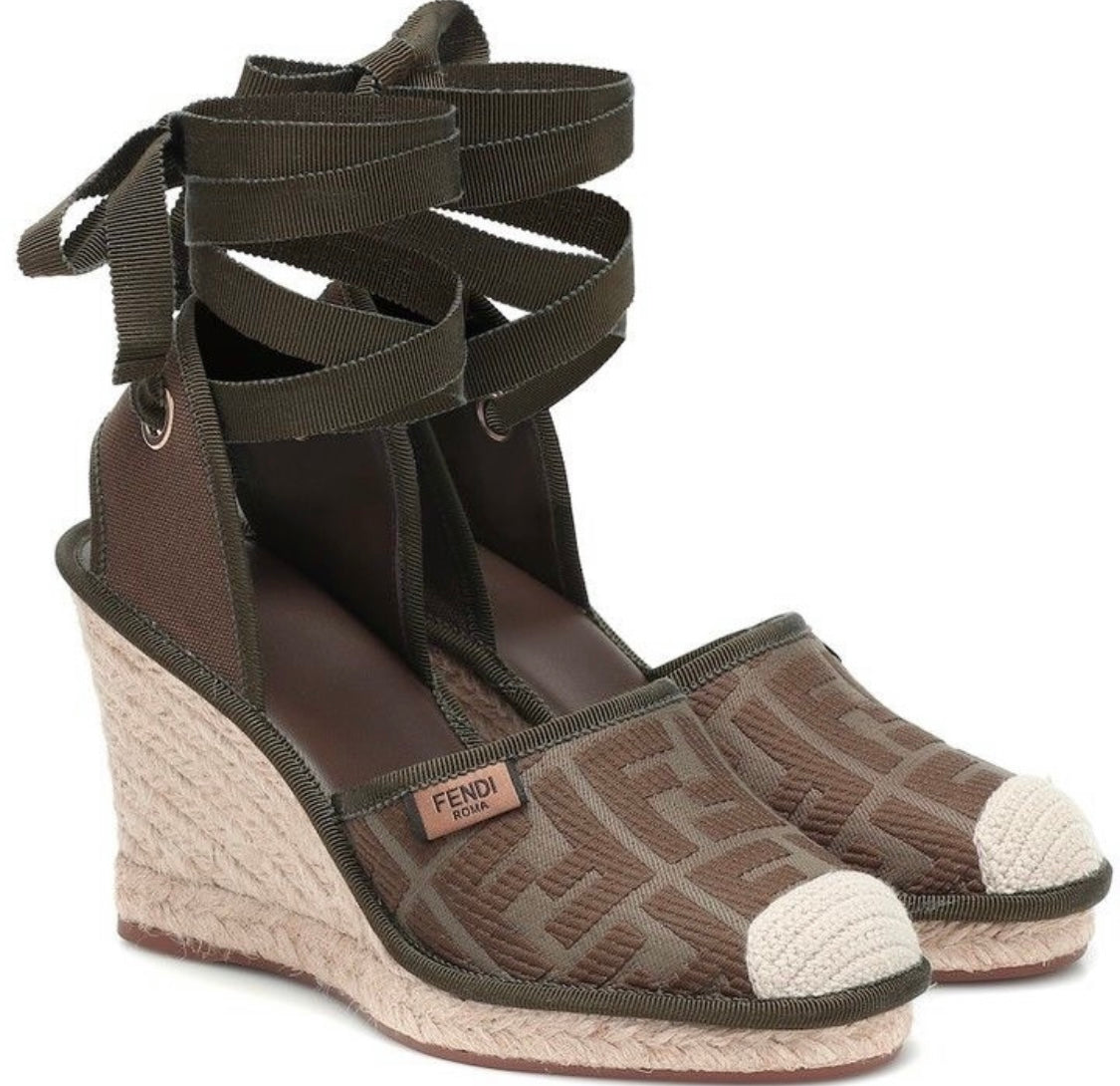 Sandalia Fendi Ankle Wrap Wedge Espadrille (39)