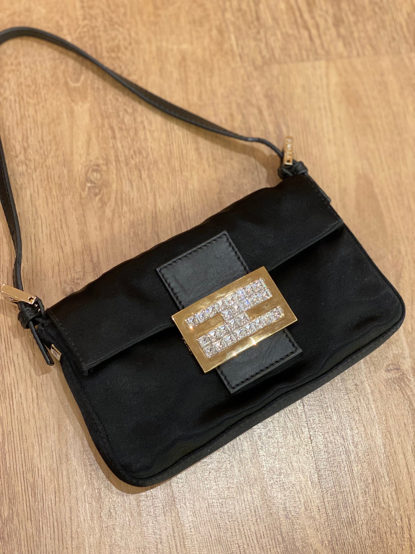 Cartera Fendi Satin Mamma Baguette