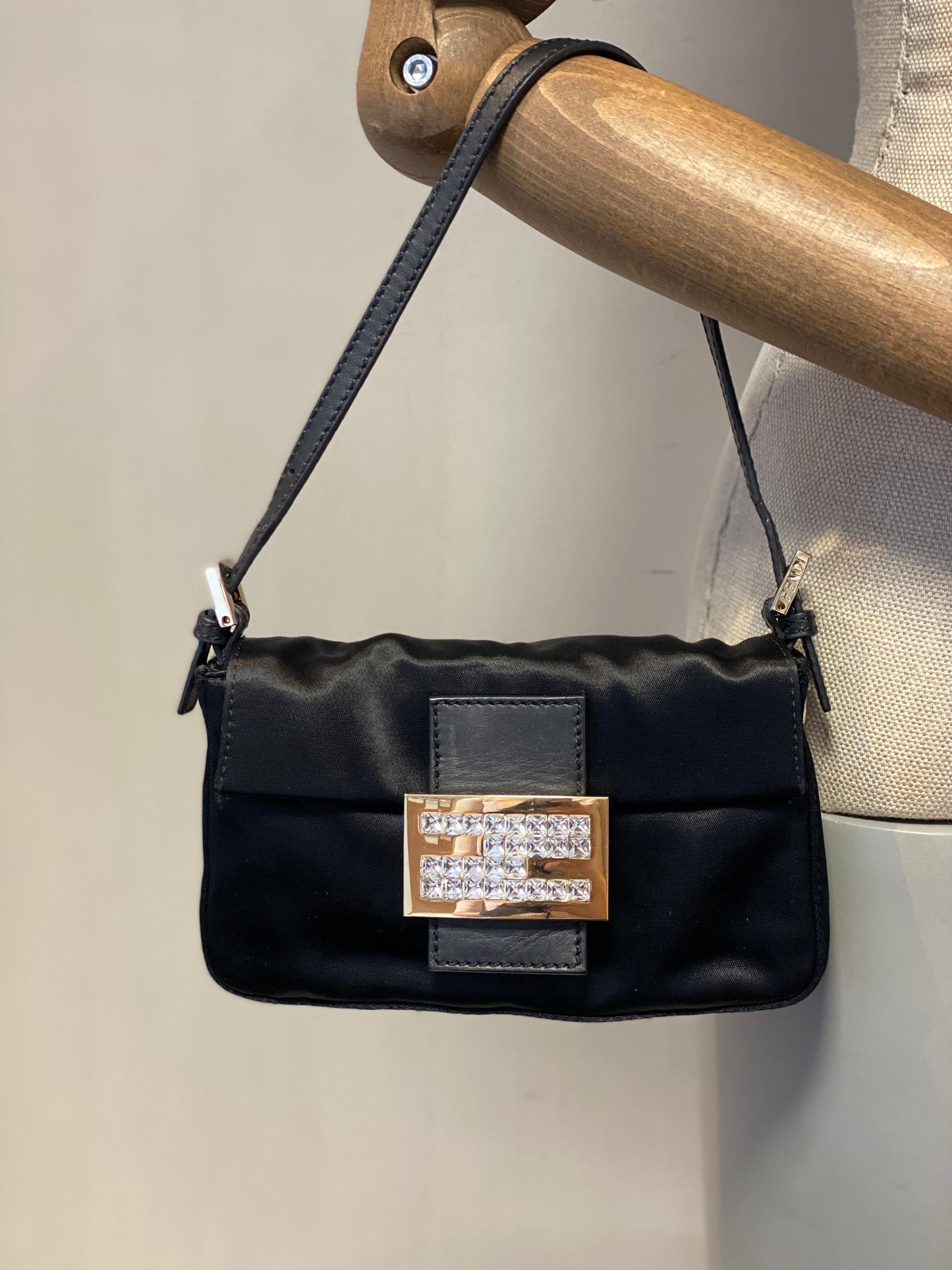 Cartera Fendi Satin Mamma Baguette