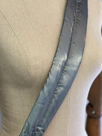 ⁠Bandolera Prune Gang Padded (Nueva)