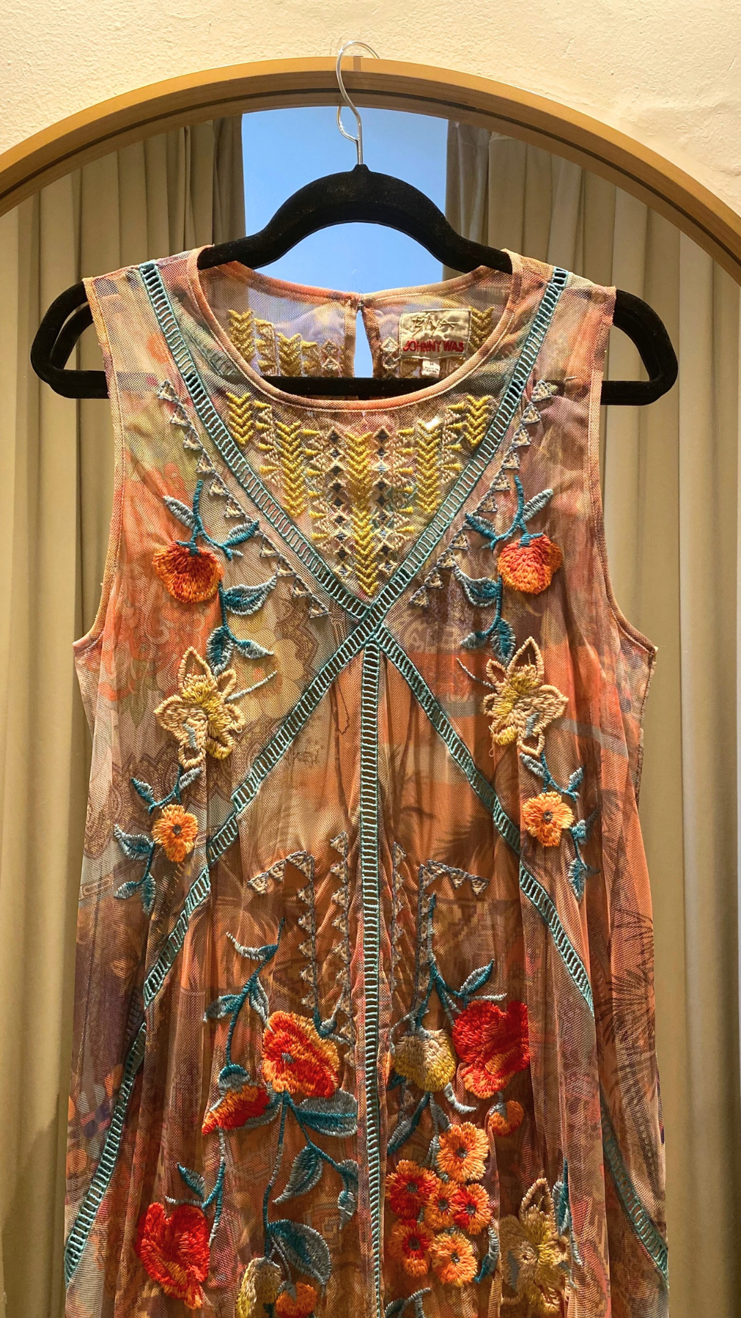 Vestido con Bordado de Flores Johnny Was (Talle M)