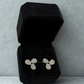Aros Stud Tipo Trebol Oro Blanco 18K