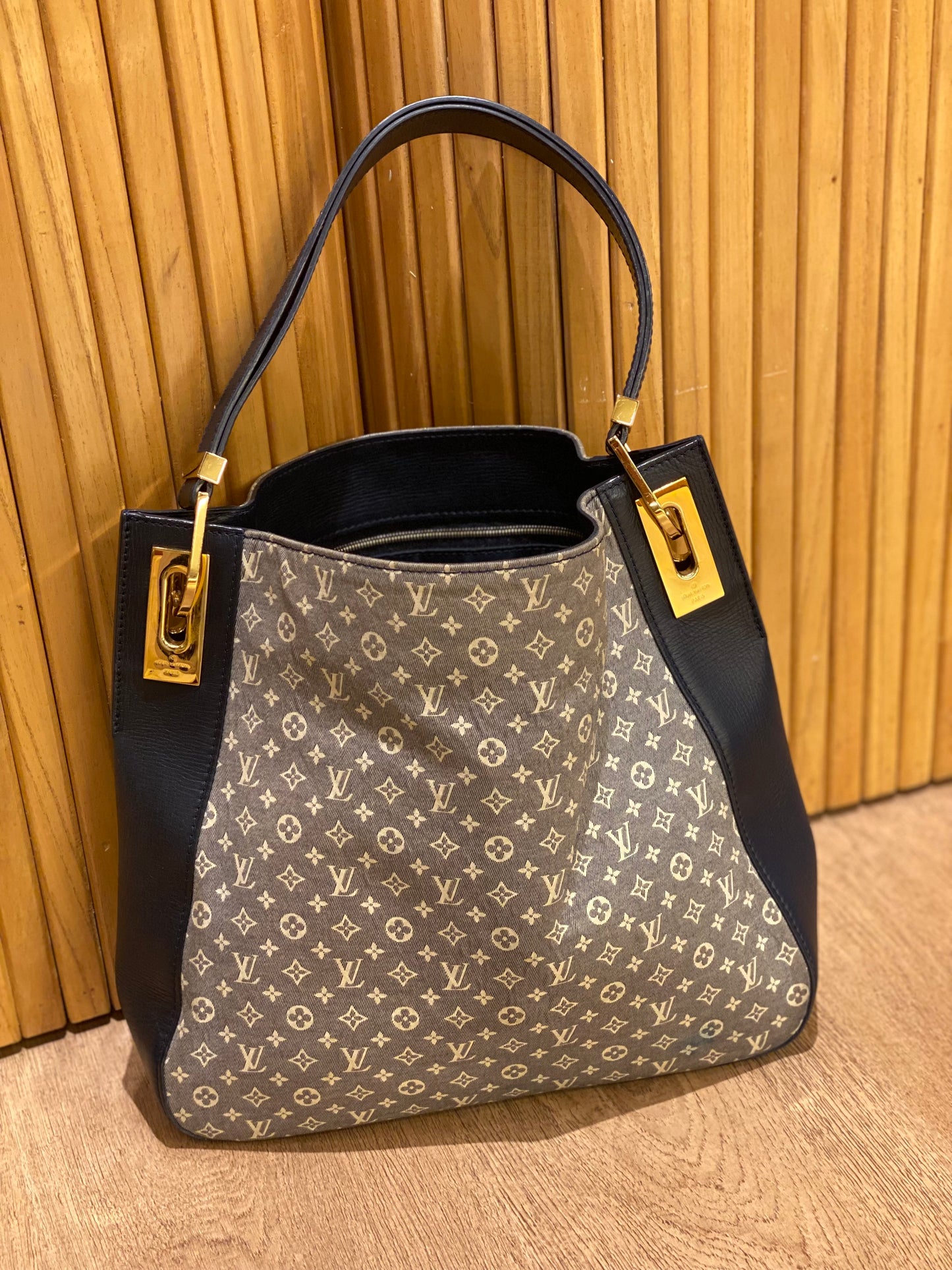 ⁠Cartera Louis Vuitton Idylle Rendez Vous Encre Monogram MM