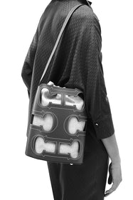 Cartera Carolina Herrera Doma Insignia Cut Out Bucket