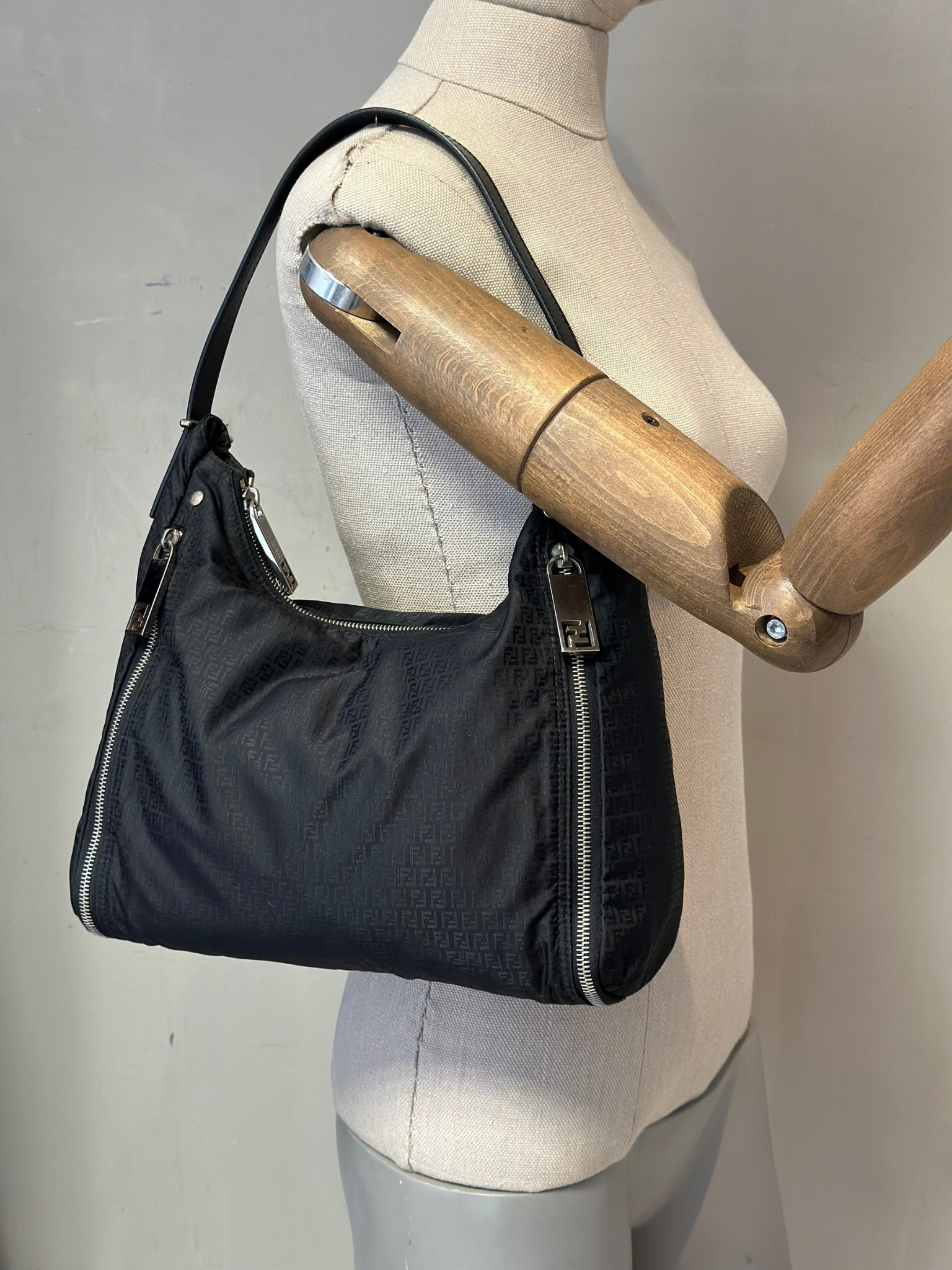 Cartera Negra Fendi Zucca Vintage