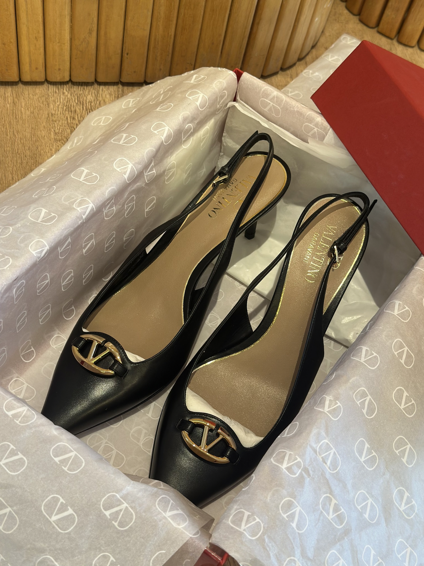 Sandalias Negras Valentino V Logo The Bold Edition (39.5)