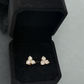 Aros Stud Tipo Trebol Oro Amarillo 18K y Diamantes