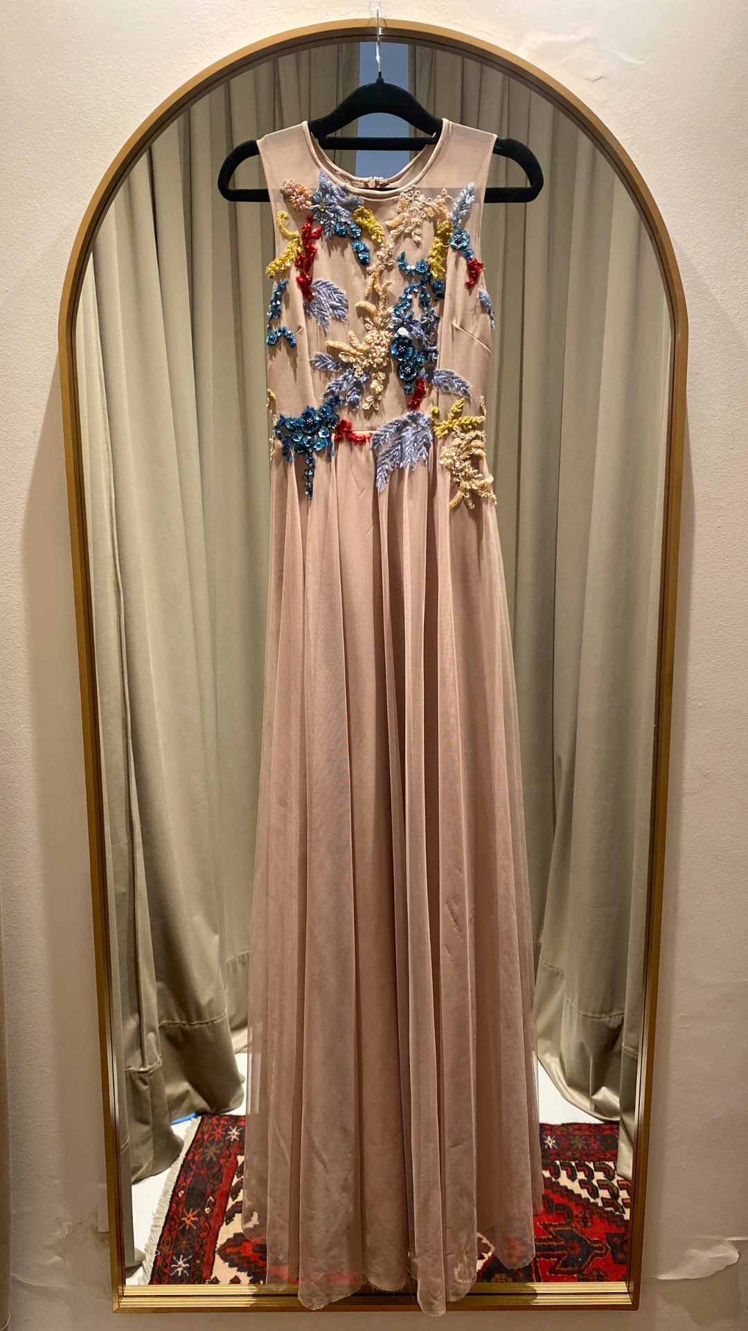 Vestido Beige con Lentejuelas Ferres (Talle P)