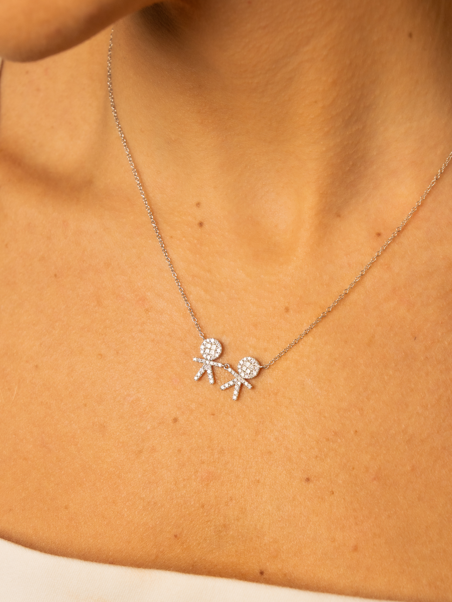 Collar Mamá en Oro Blanco 18k 2 Varones