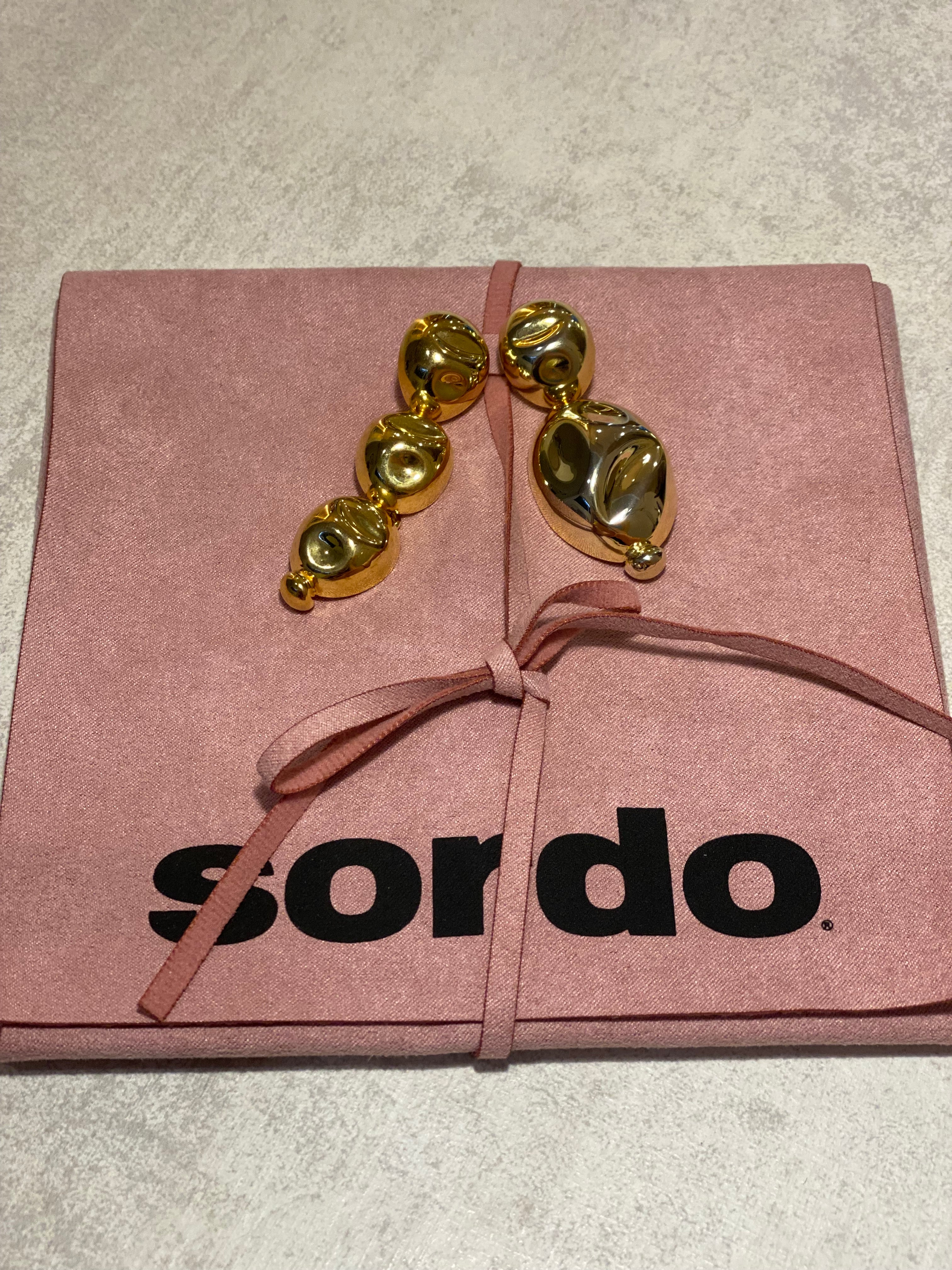 Aros Sordo Puerto Asymmetric Bañado en Oro 24KT