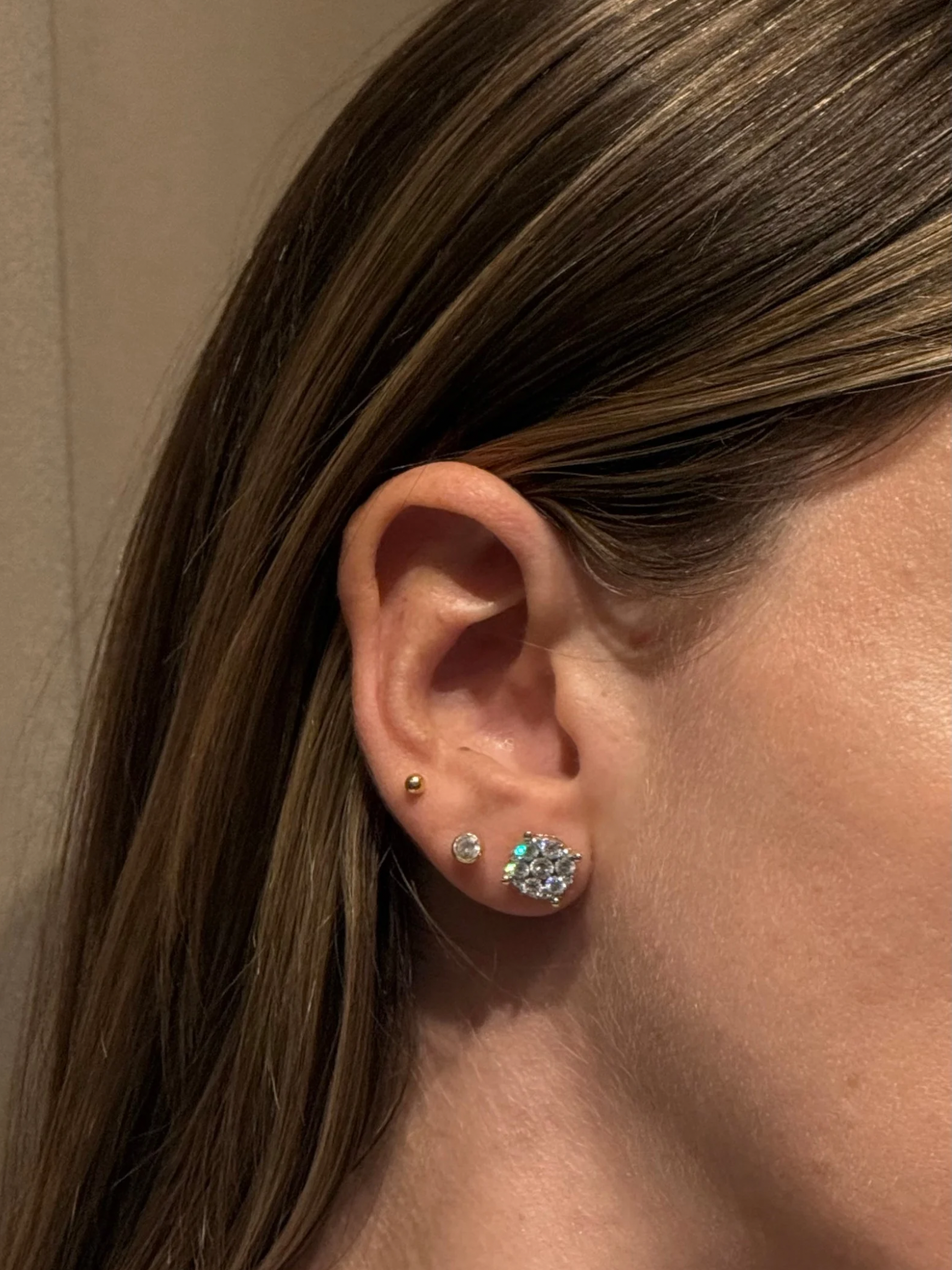 Aros Stud Tipo Cluster en Oro Blanco 18k con Diamantes