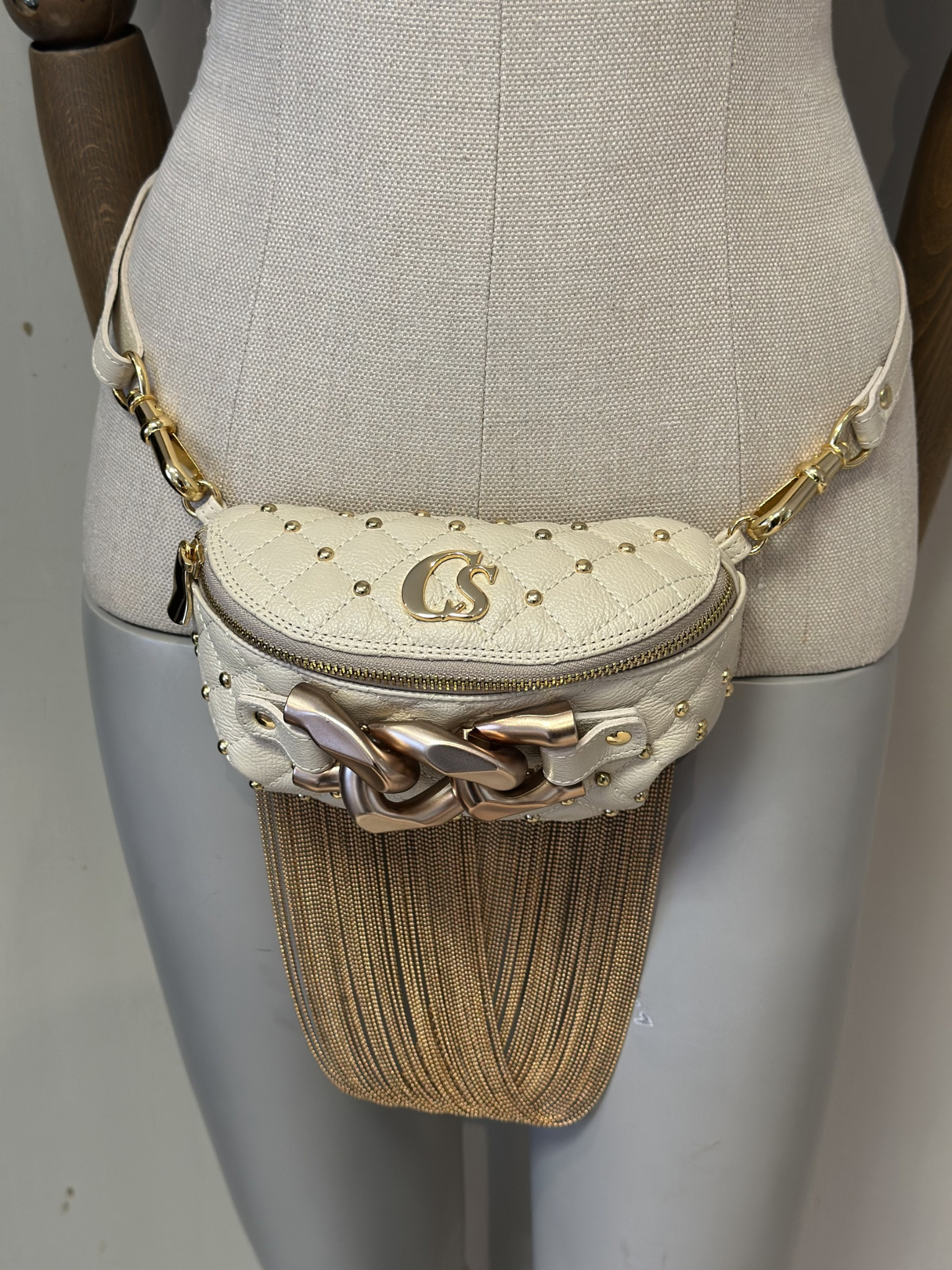 Mini Riñonera Beige con Cadenas Carmen Steffens
