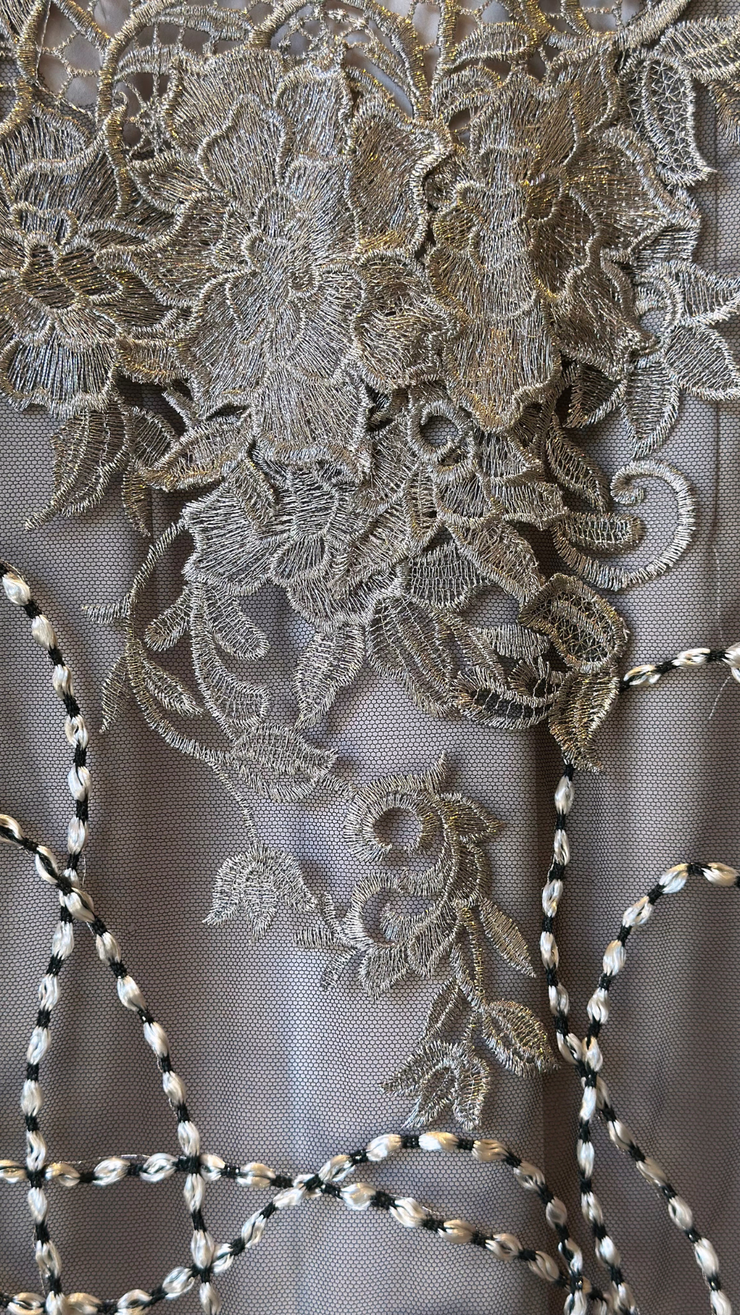 Vestido con Flores Tono Champán Ilse Jara (S)