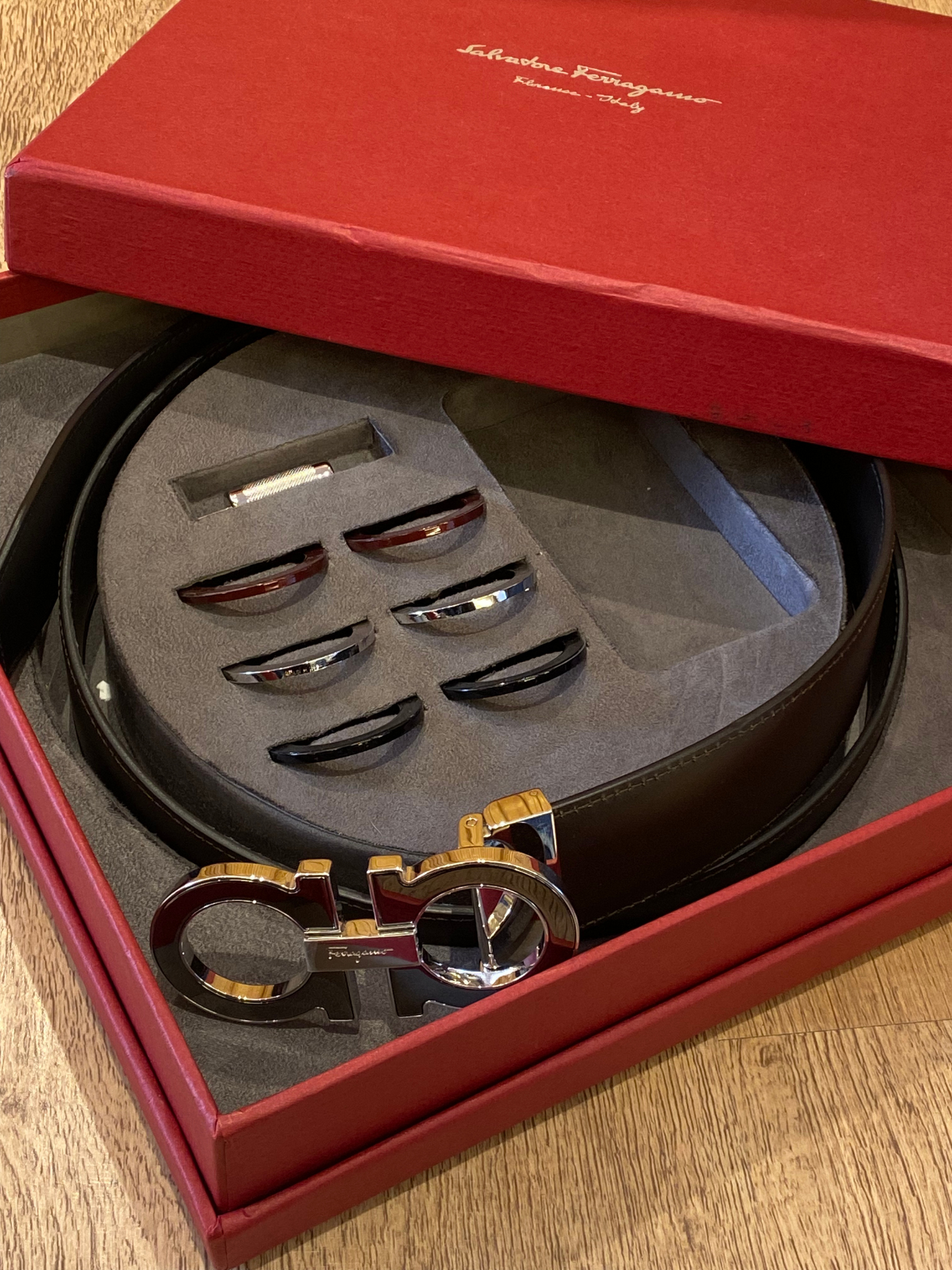 ⁠Cinto Salvatore Ferragamo en Caja
