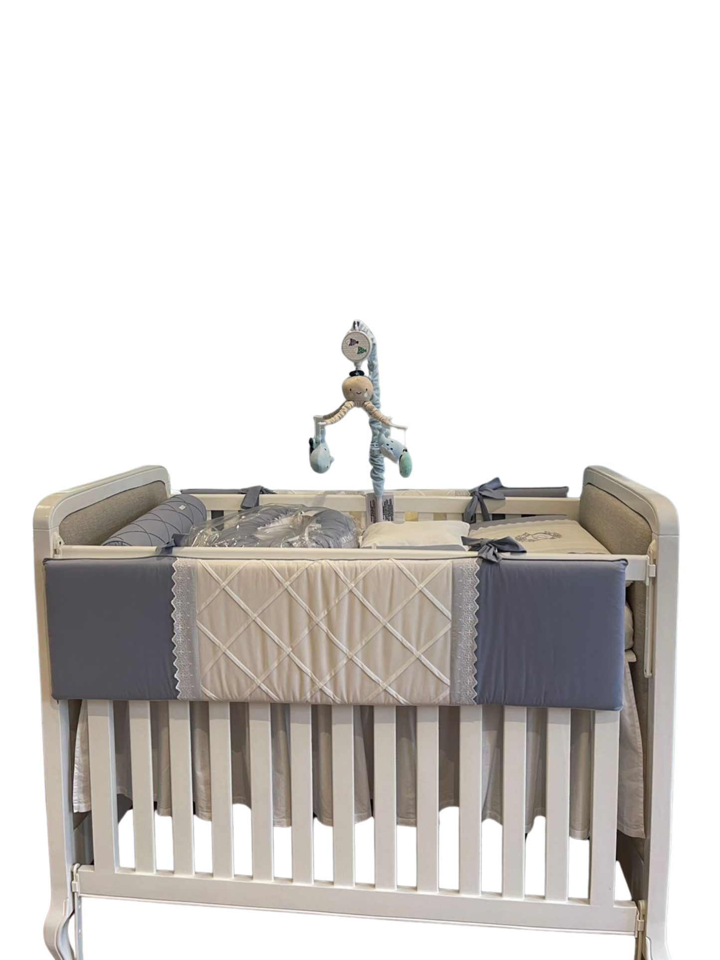 Cuna de Cuna Bella con Chichonera y Colchón