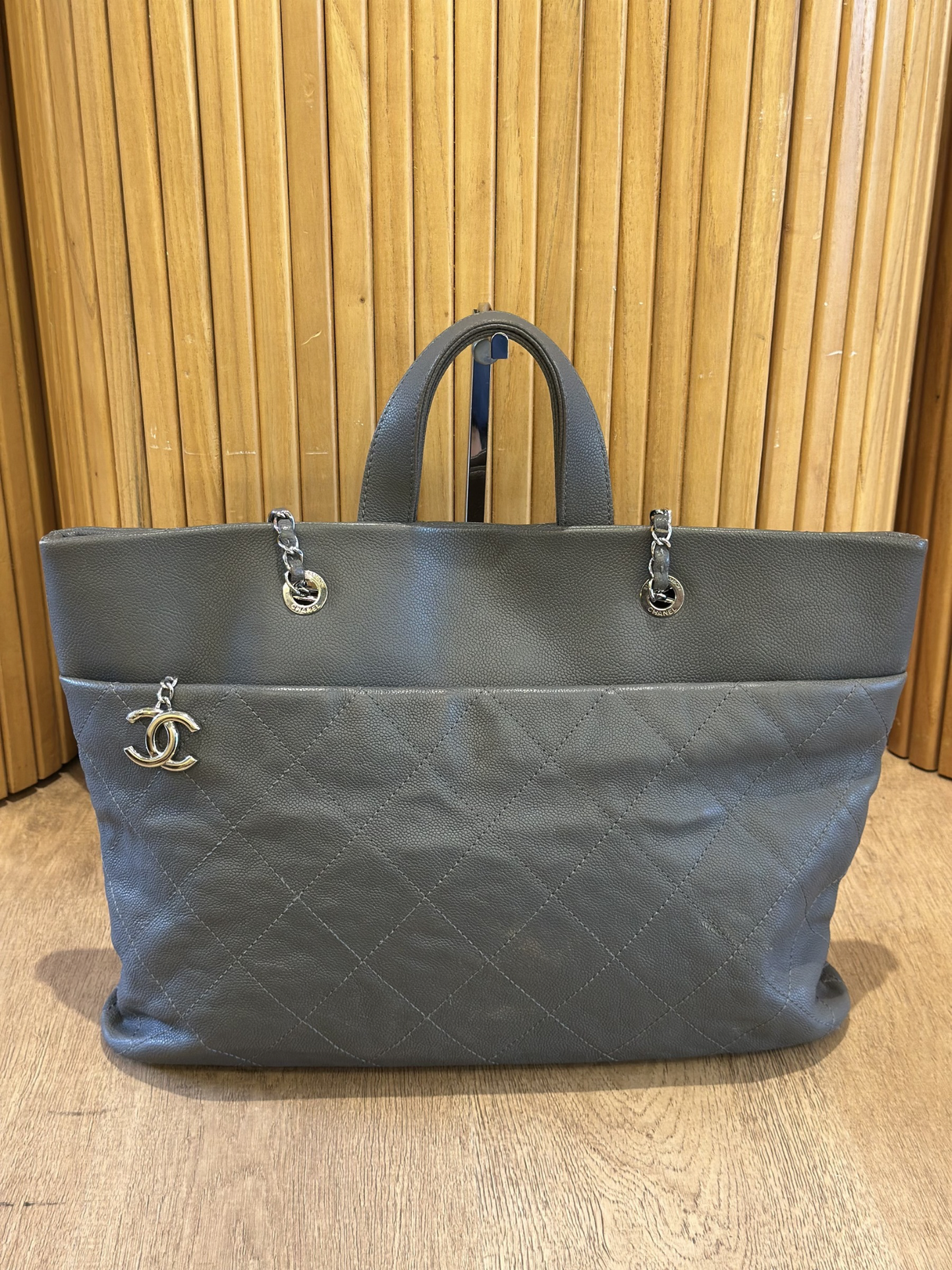 Cartera Chanel Timeless CC Charm Tote Bag