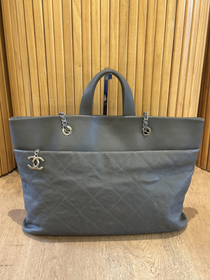 Cartera Chanel Timeless CC Charm Tote Bag