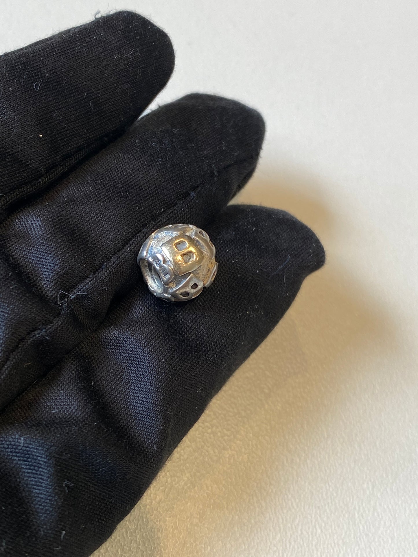 Charm Pandora Bicolor Letra B