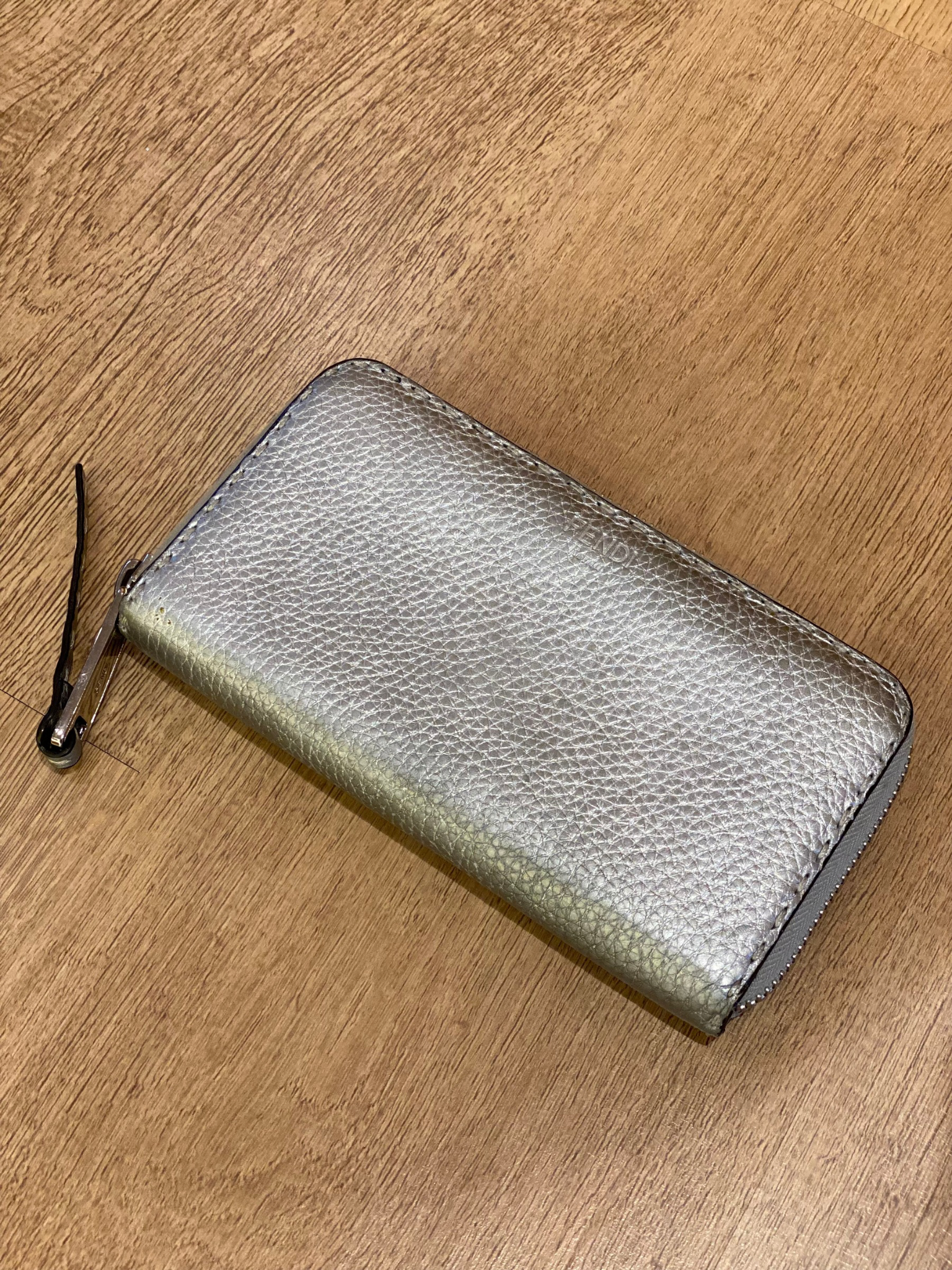 Billetera Plateada Fendi