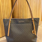 Cartera Michael Kors Ciara Monogram Marron