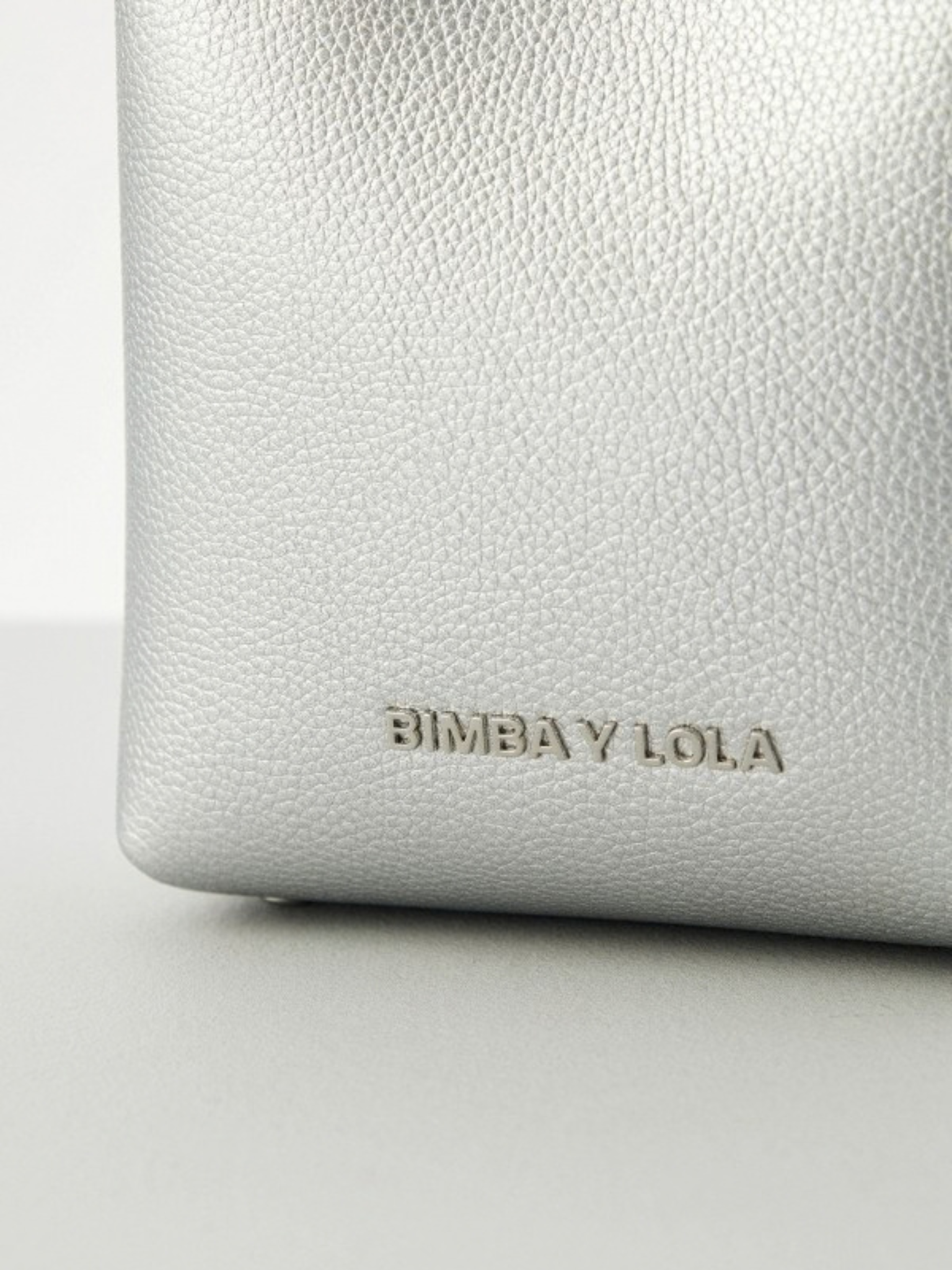 Mini Cartera Plateada Bimba y Lola Chihuahua