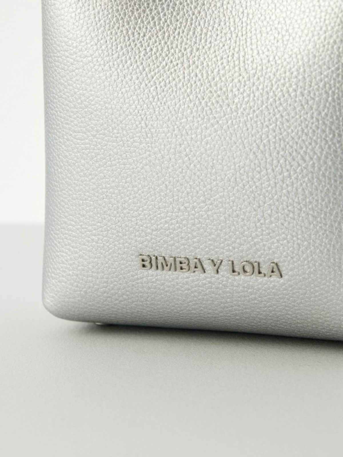 Mini Cartera Plateada Bimba y Lola Chihuahua