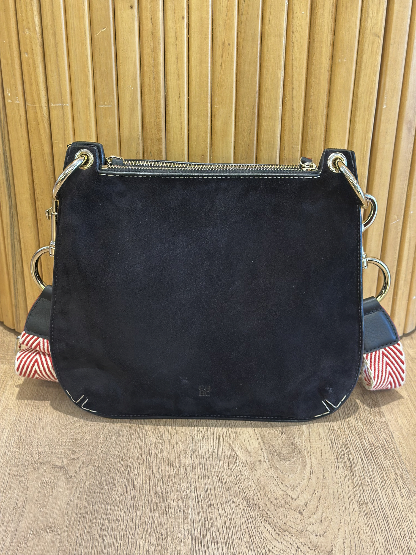 Bandolera Grande con Tachuelas Carolina Herrera