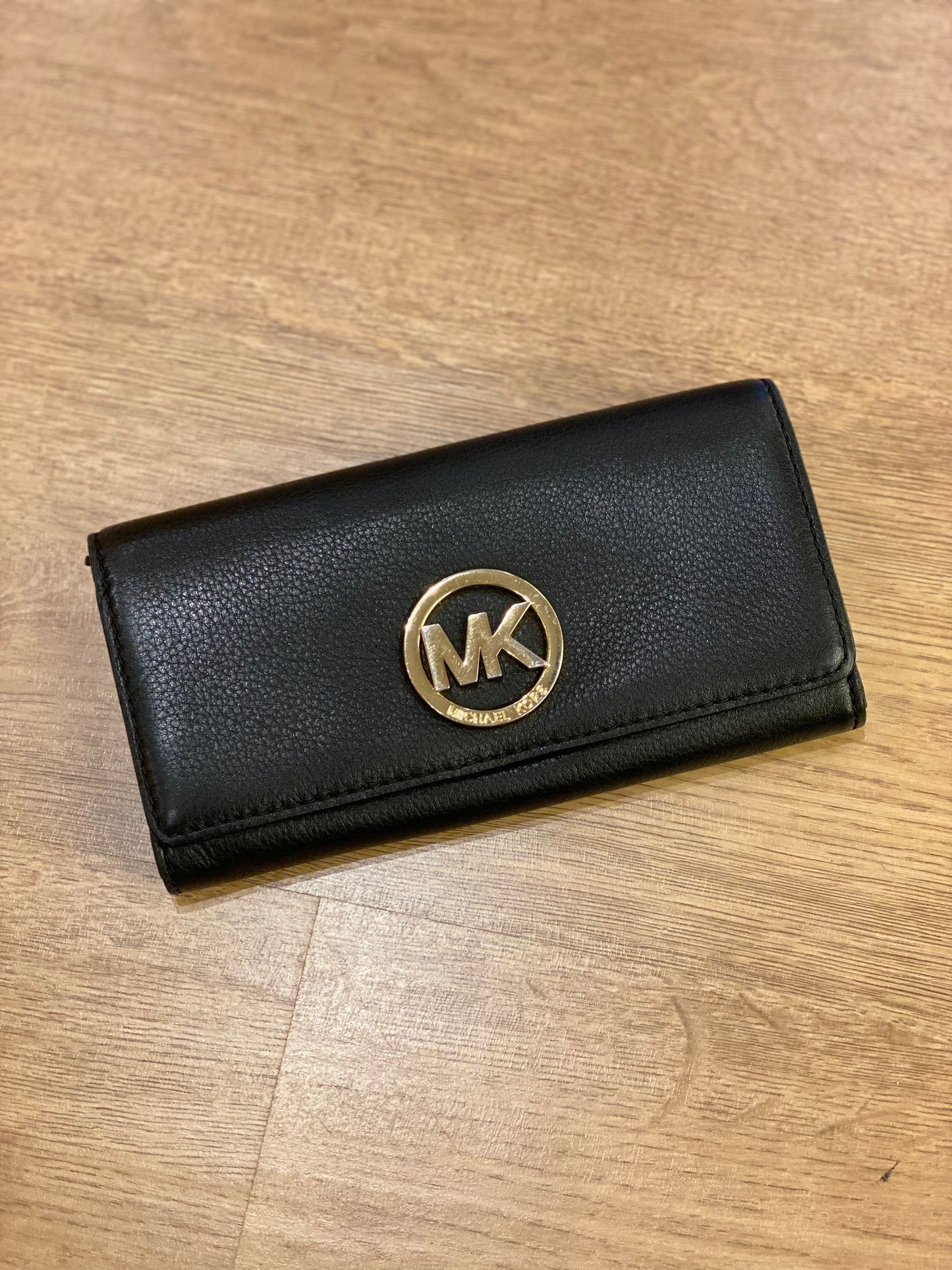 Billetera Michael Kors Logo