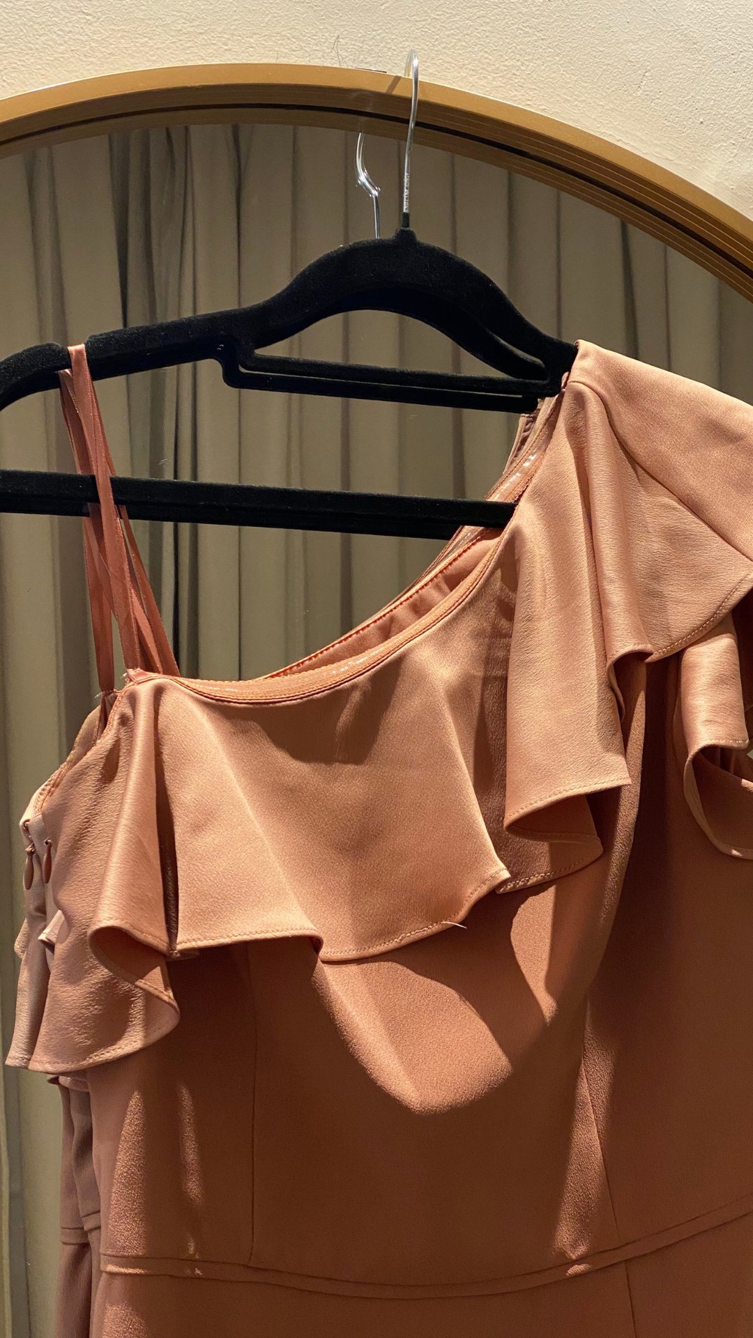 Vestido de un Hombro Rosado Adrianna Papell (Talle US 6)