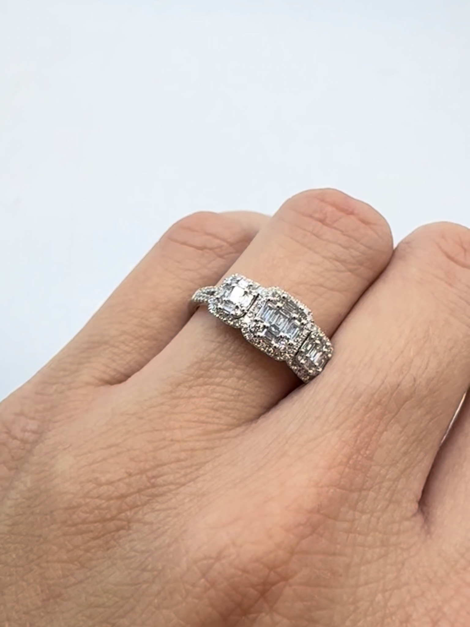 Anillo Estilo Engagement en Oro Blanco 18k con Diamantes