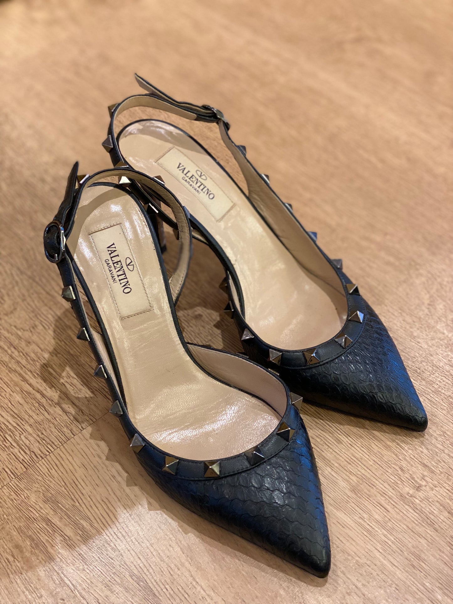 Sandalia Valentino Garavani Rockstud Slingback (36)