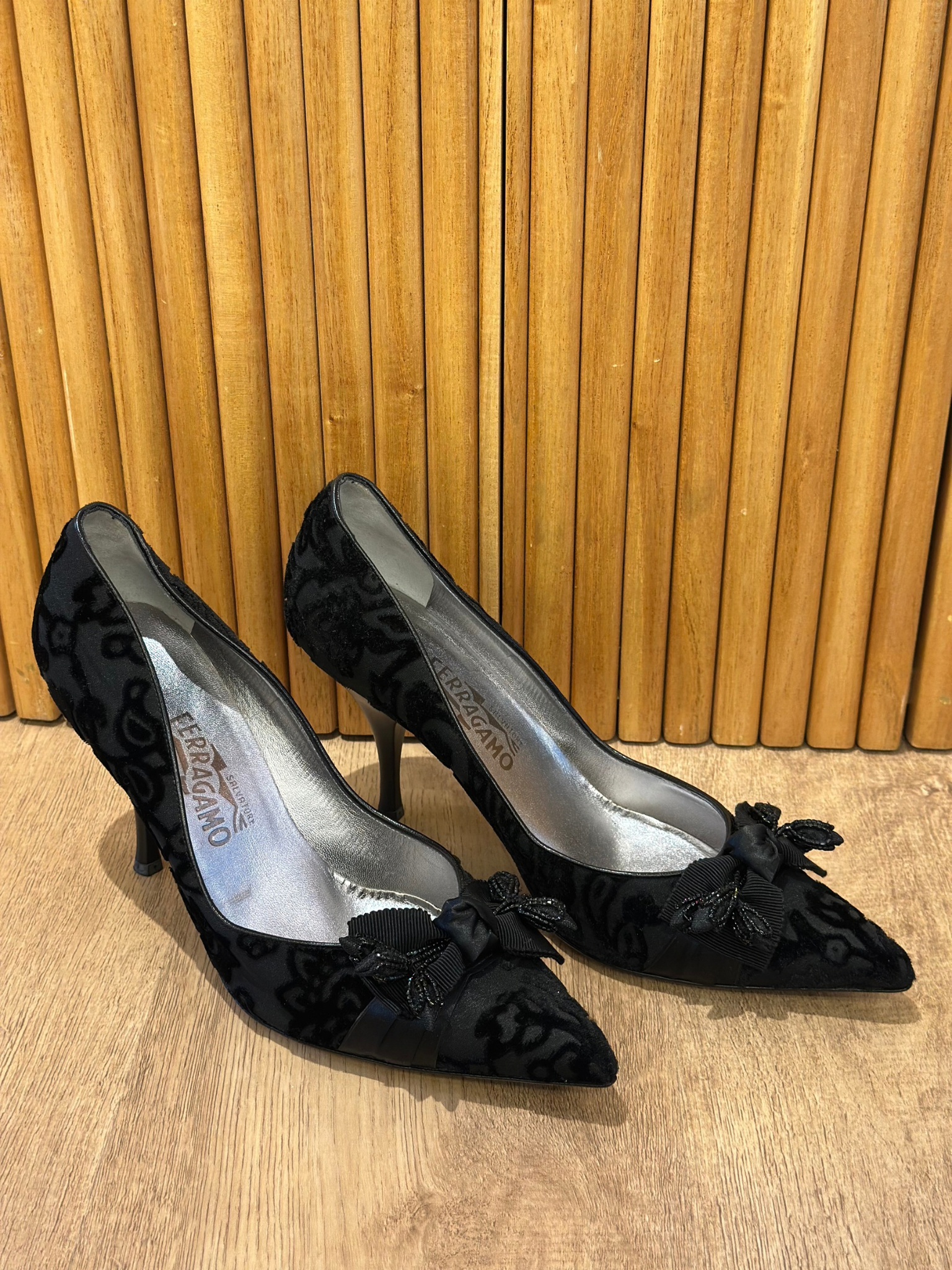 Pumps de Terciopelo Salvatore Ferragamo (Talle 10)