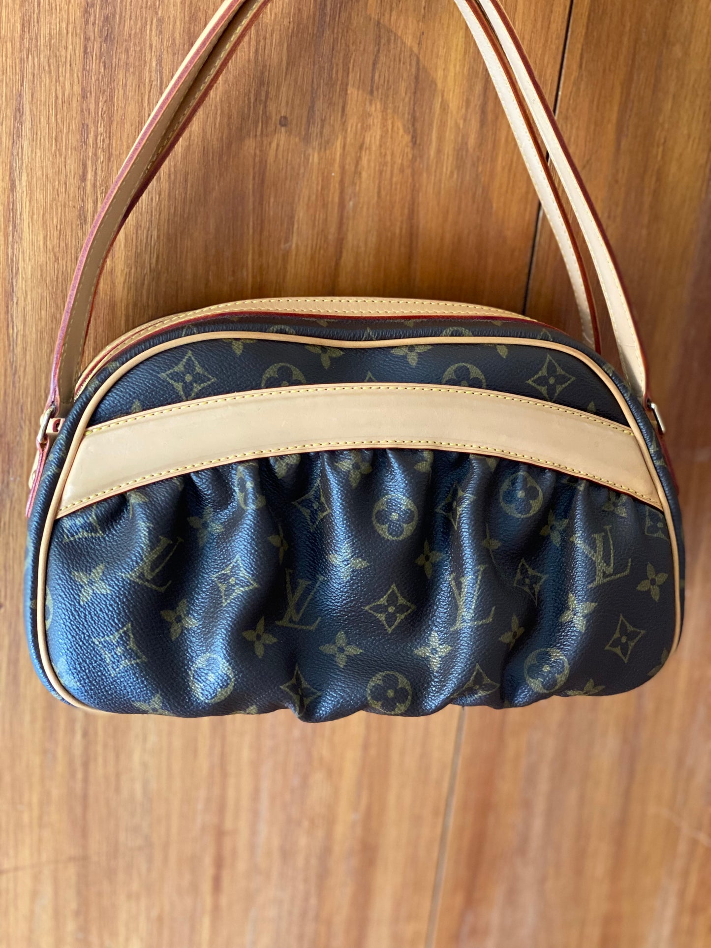 Cartera Louis Vuitton Clara