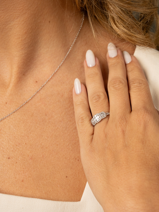 Anillo Estilo Engagement en Oro Blanco 18k con Diamantes