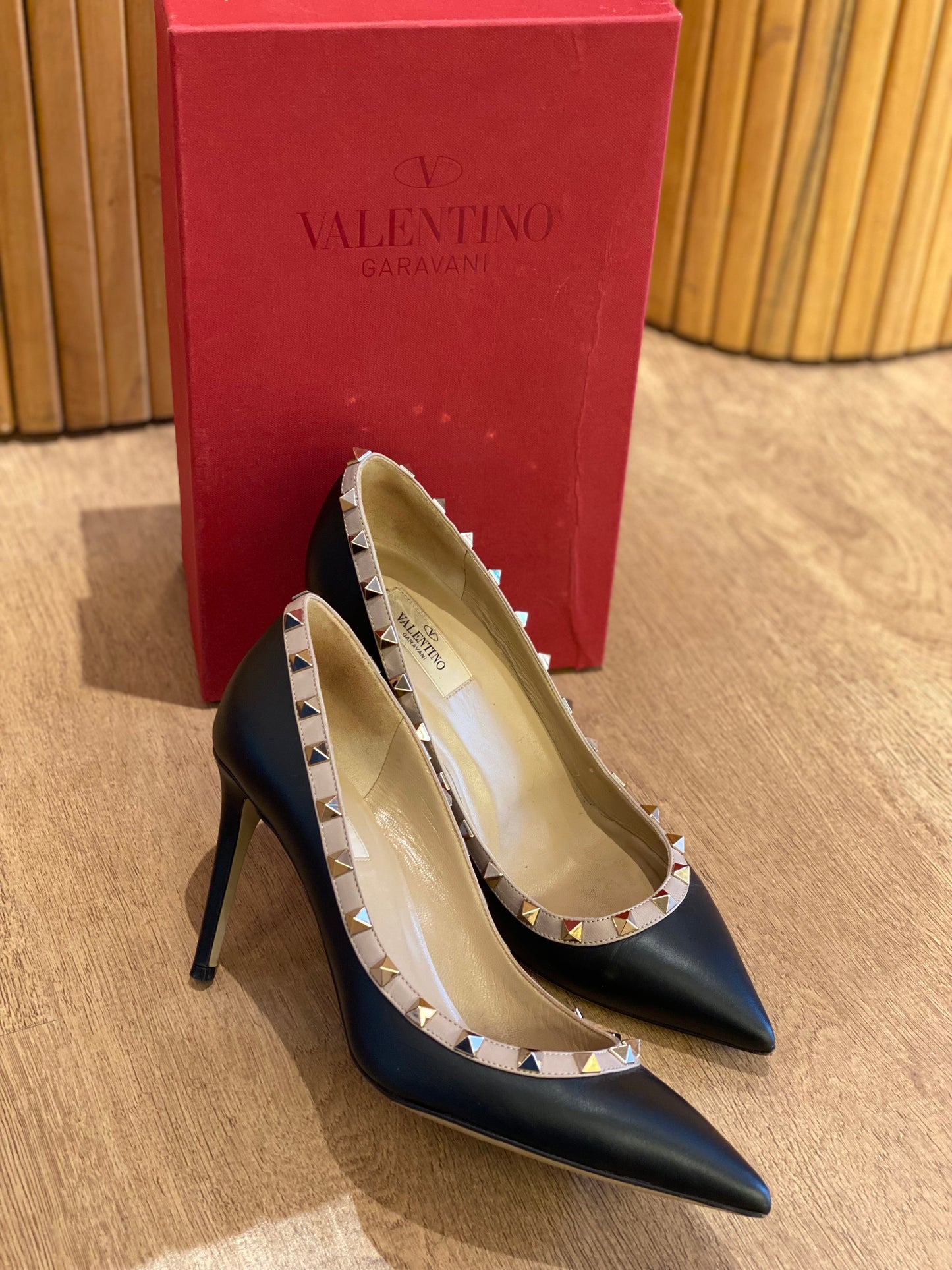 ⁠Pump Valentino Garavani Nero (Eu 40)