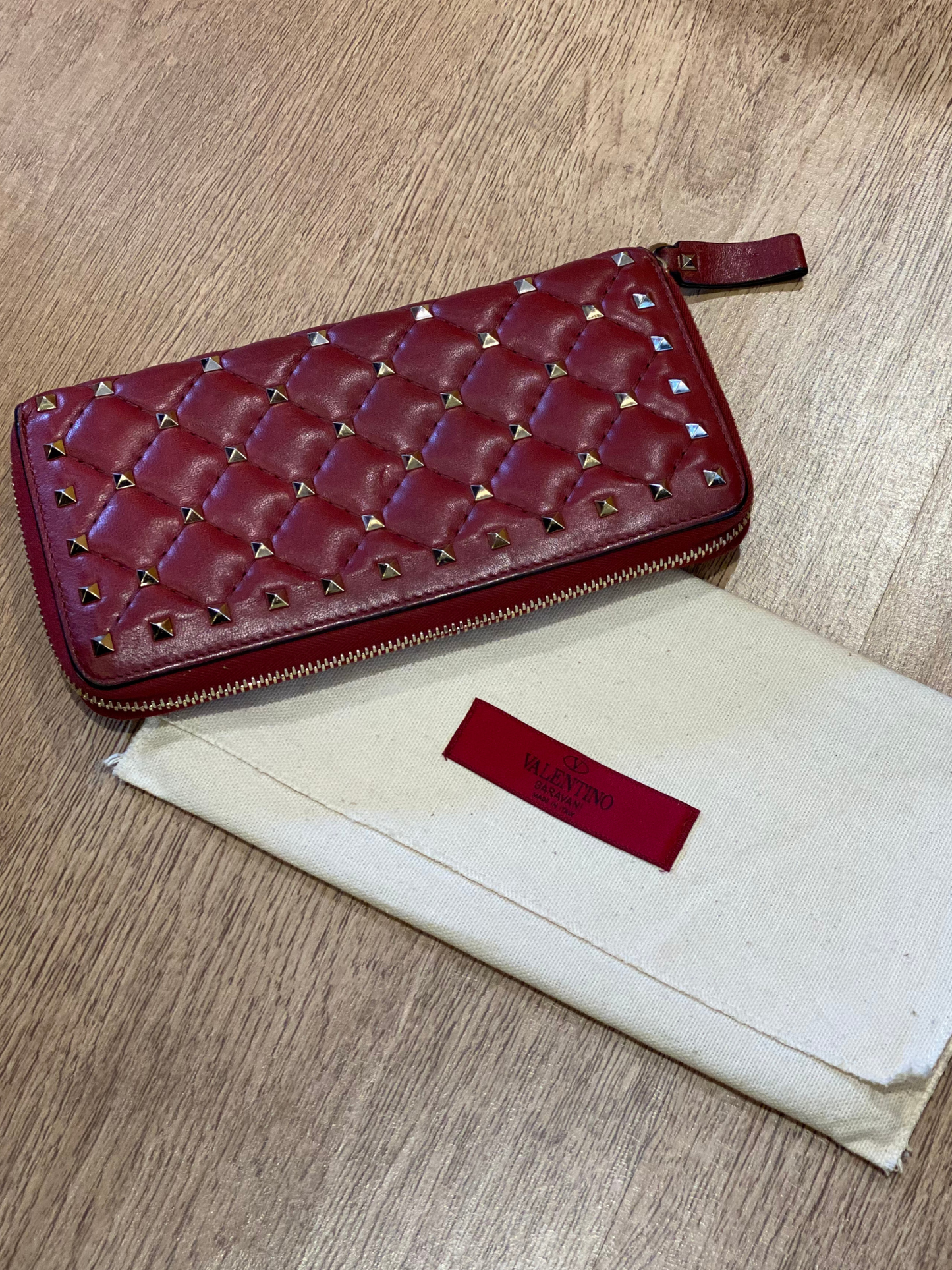 Billetera Valentino Garavani Rockstud Roja