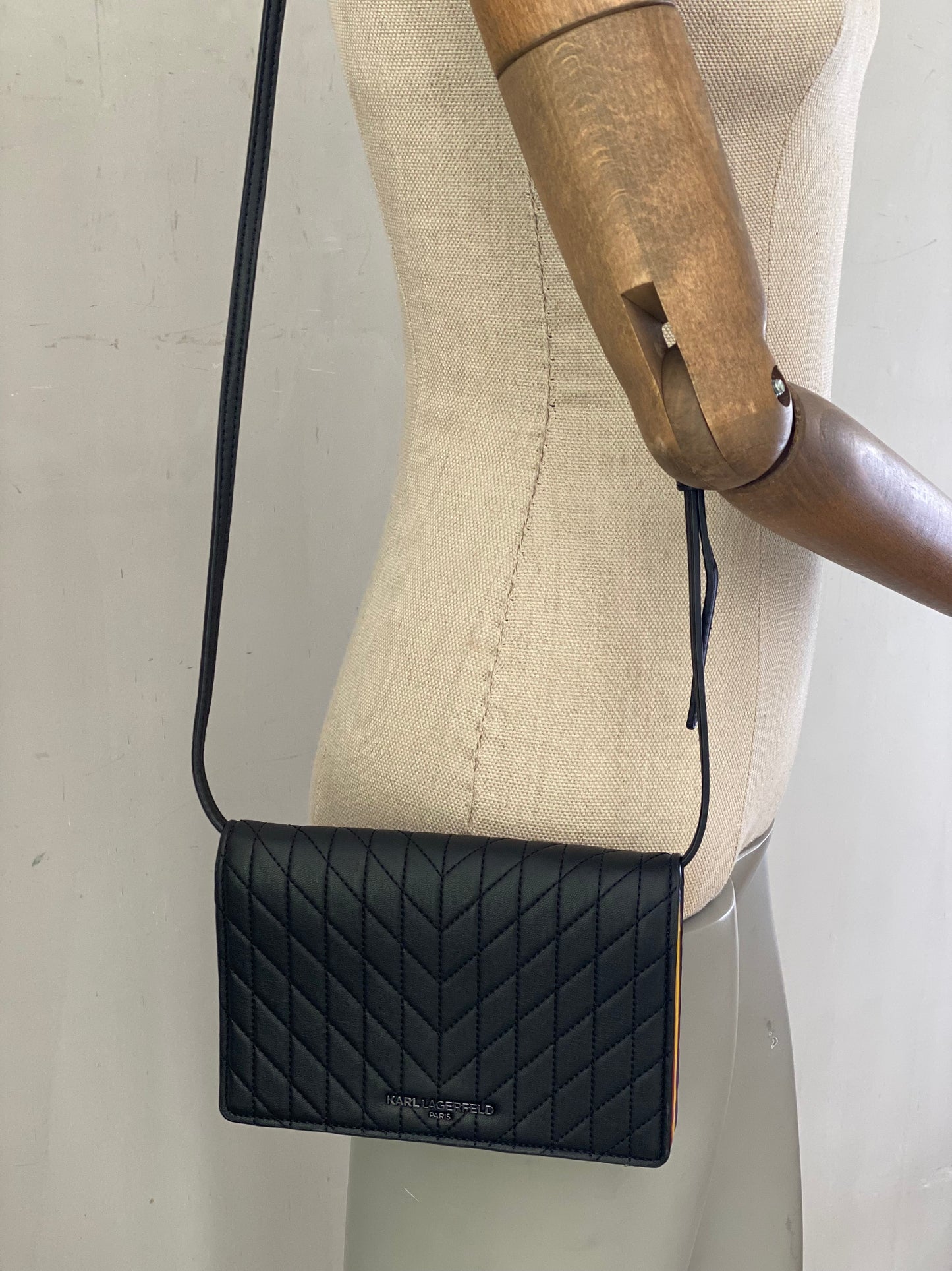 Bandolera Karl Lagerfeld Negra con Colores