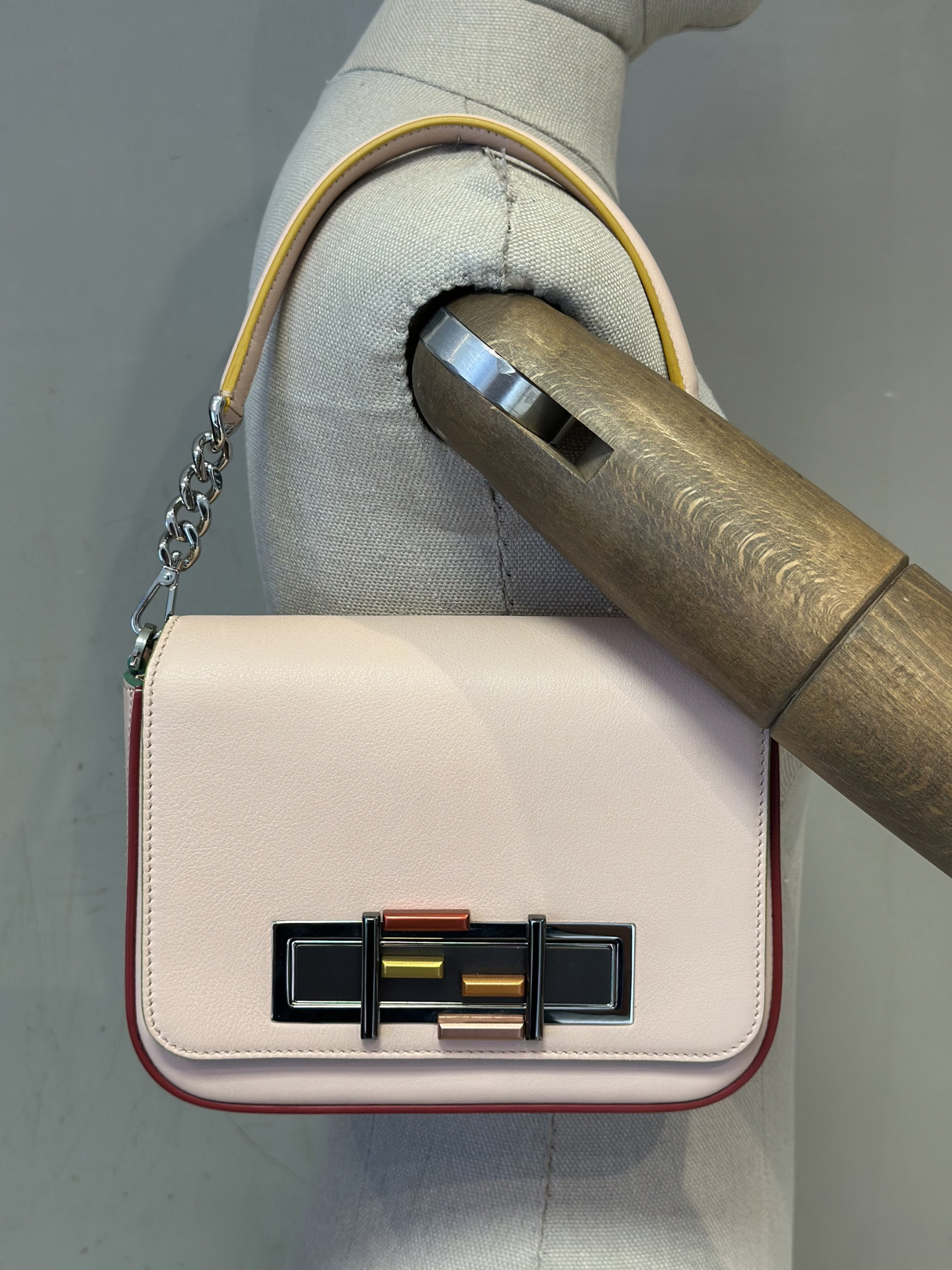 Bolso de Cuero Rosado Fendi 3Baguette