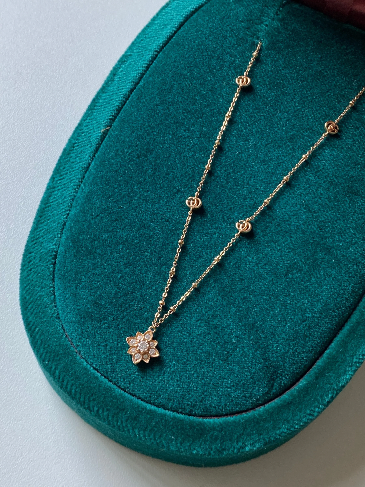 Collar Gucci Flower Double G con Diamantes