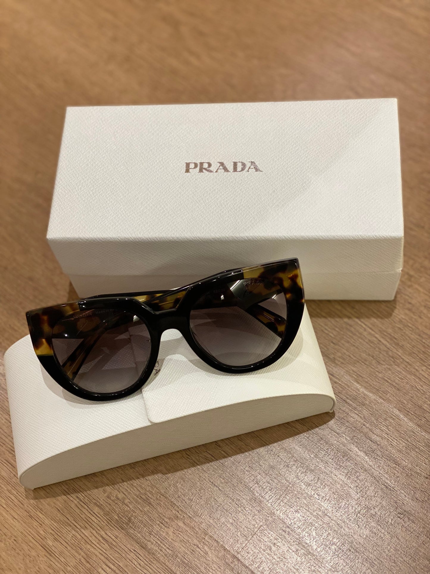 Lente de Sol Prada SPR14W