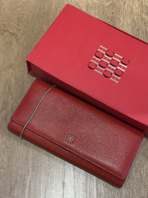 Sobre Rojo con Cadena Carolina Herrera