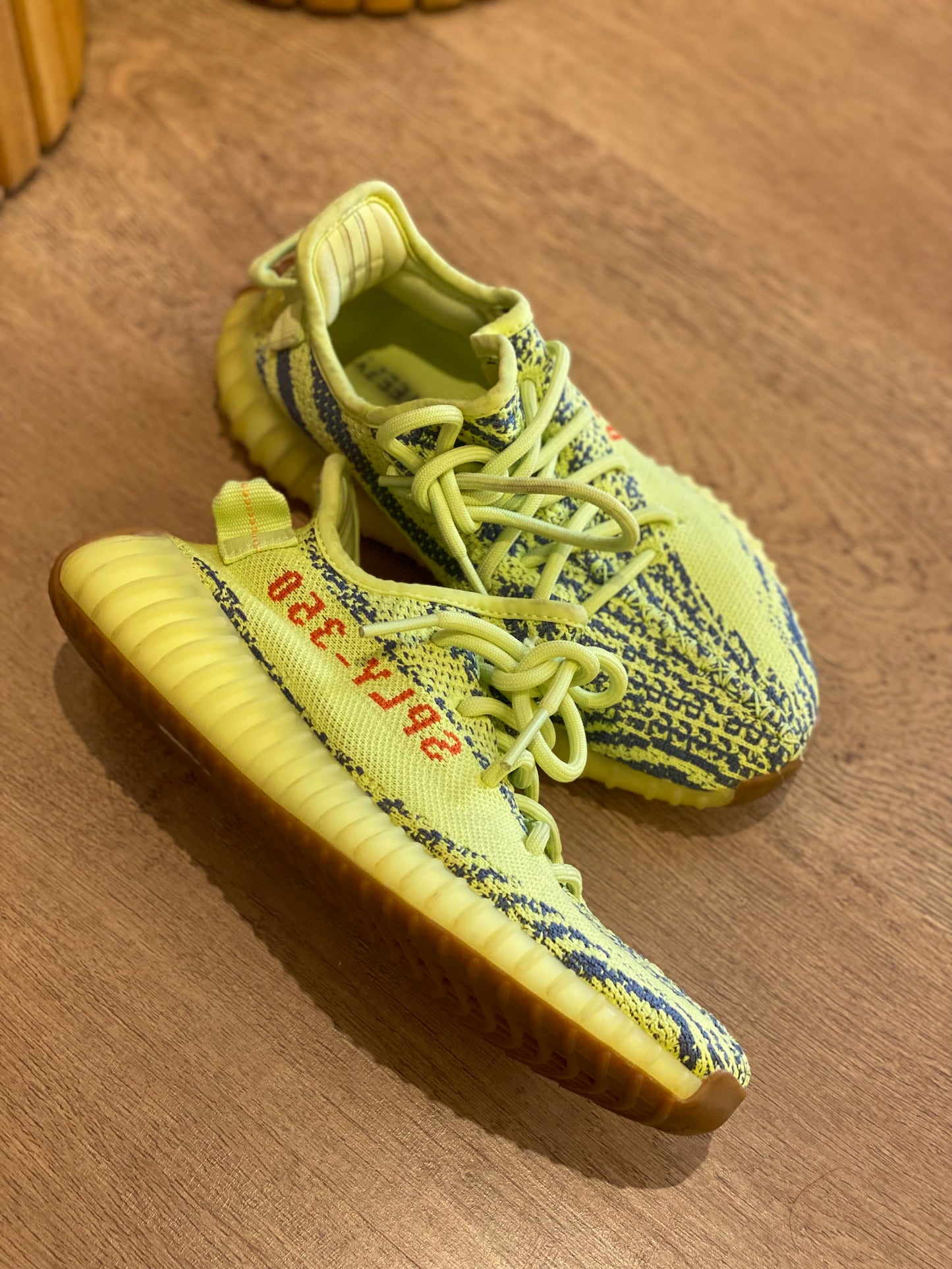 Champion Adidas Yeezy 350 V2 (34.5)