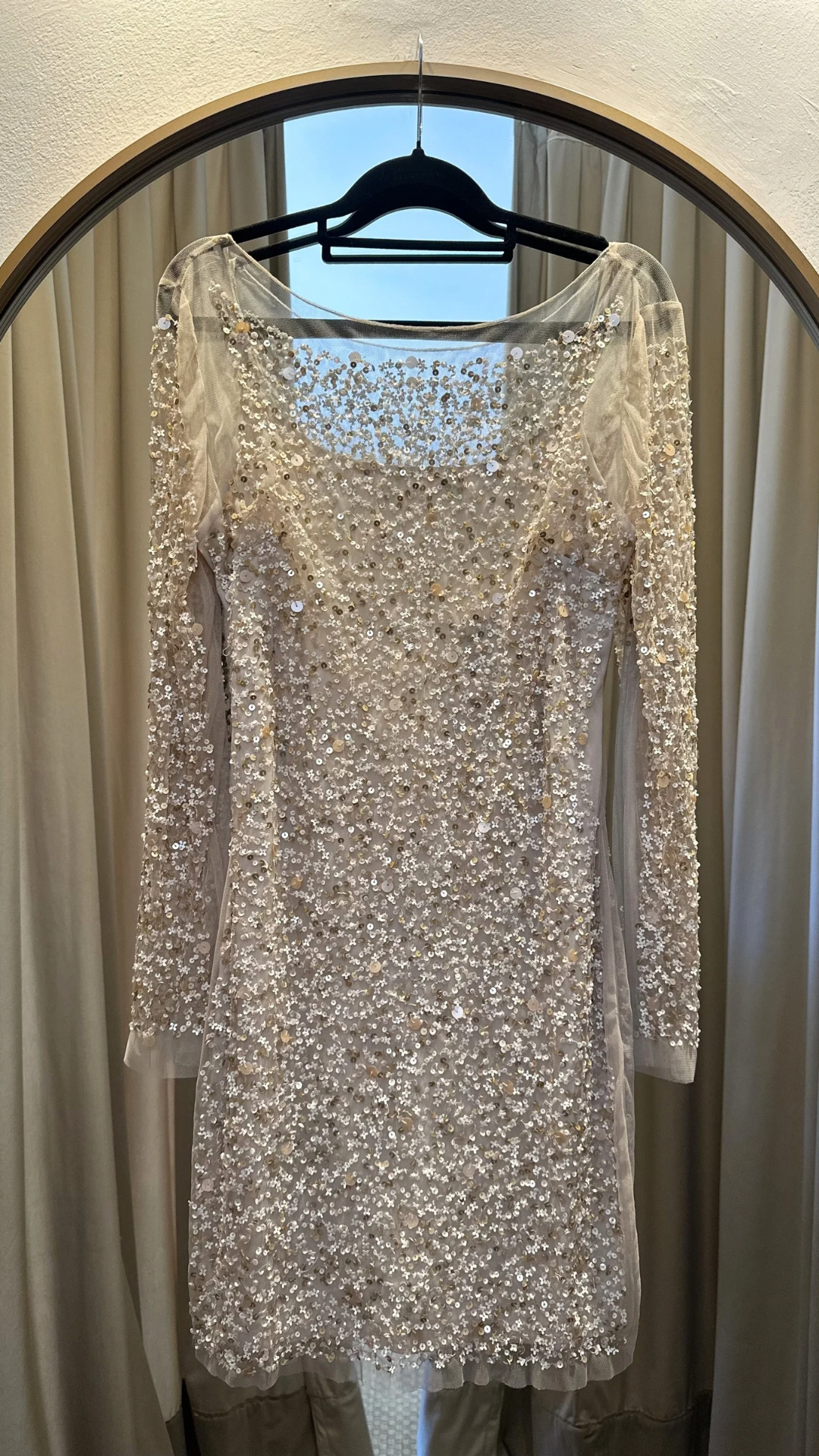 Vestido Corto con Lentejuelas Adrianna Papell (M)
