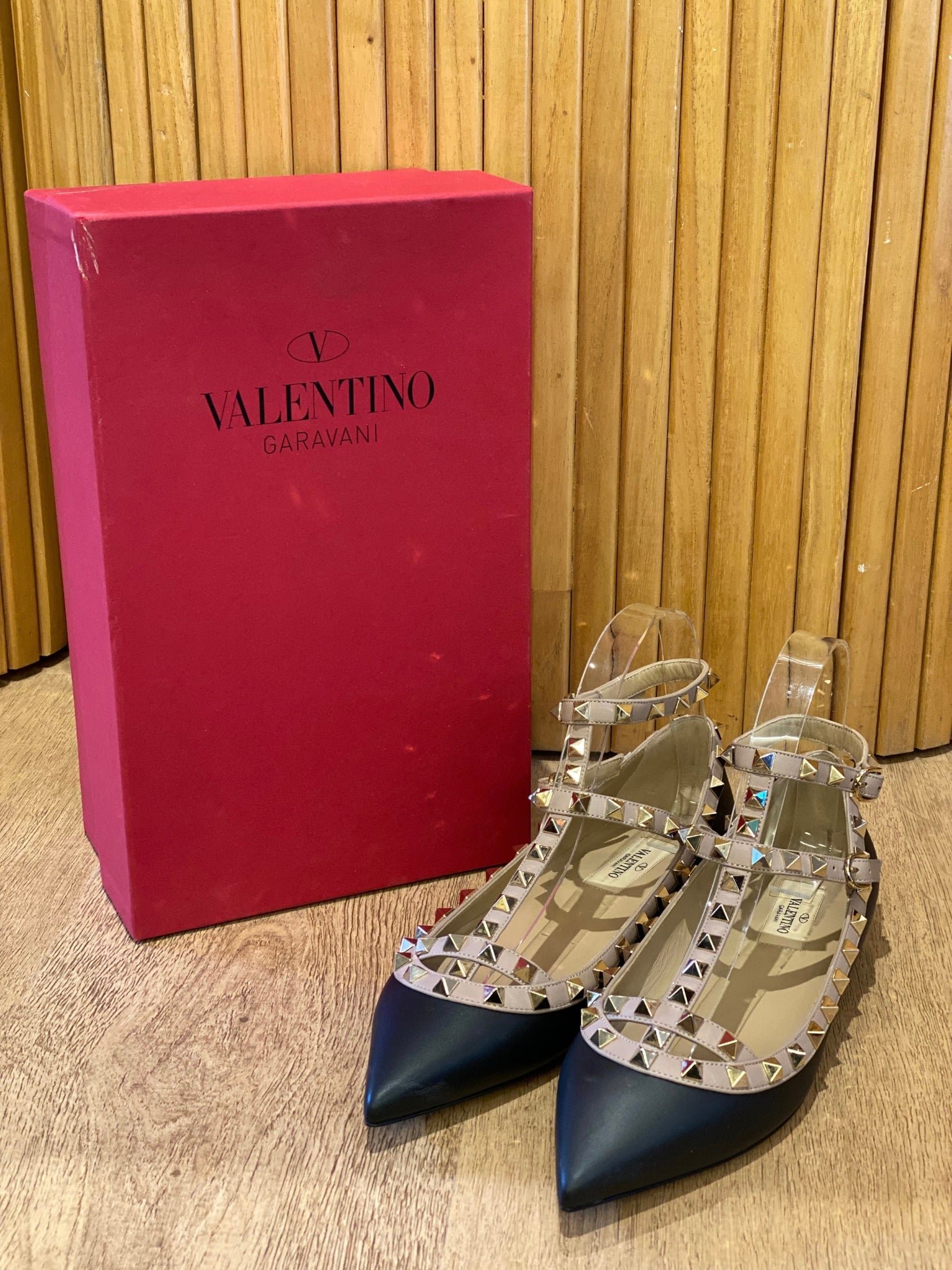 Chatitas Valentino Garavani Rockstud (37.5)